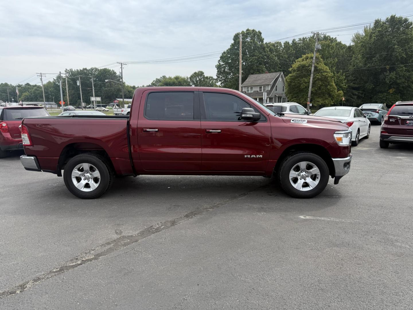 2019 Red /Black RAM 1500 Big Horn Crew Cab SWB 4WD (1C6SRFFTXKN) with an 5.7L V8 OHV 16V engine, Automatic transmission, located at 547 E. Main St., Orwell, OH, 44076, (440) 437-5893, 41.535435, -80.847855 - This 2019 Ram 1500 Big Horn Crew Cab 4WD with a 5.7L HEMI V8 and 8-speed automatic transmission offers robust performance with 395 horsepower and 410 lb-ft of torque, featuring a 3.92 axle ratio for a strong 11,340-pound towing capacity. It balances power with comfort and technology, boasting a 3.5" - Photo#6