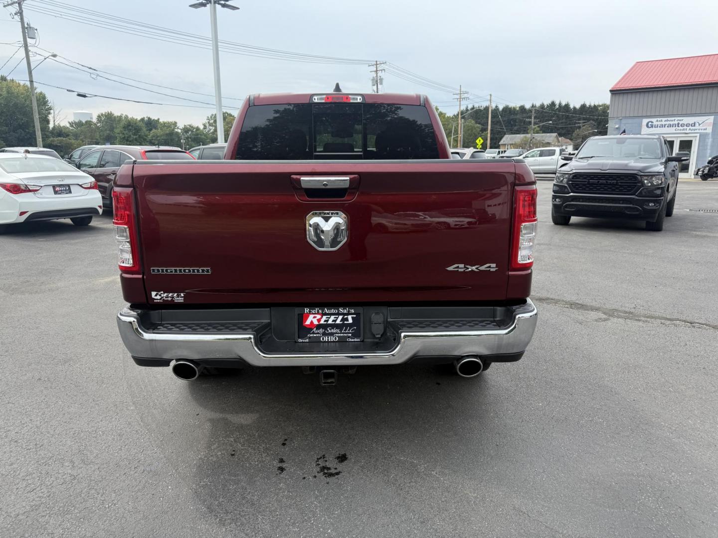 2019 Red /Black RAM 1500 Big Horn Crew Cab SWB 4WD (1C6SRFFTXKN) with an 5.7L V8 OHV 16V engine, Automatic transmission, located at 547 E. Main St., Orwell, OH, 44076, (440) 437-5893, 41.535435, -80.847855 - This 2019 Ram 1500 Big Horn Crew Cab 4WD with a 5.7L HEMI V8 and 8-speed automatic transmission offers robust performance with 395 horsepower and 410 lb-ft of torque, featuring a 3.92 axle ratio for a strong 11,340-pound towing capacity. It balances power with comfort and technology, boasting a 3.5" - Photo#9