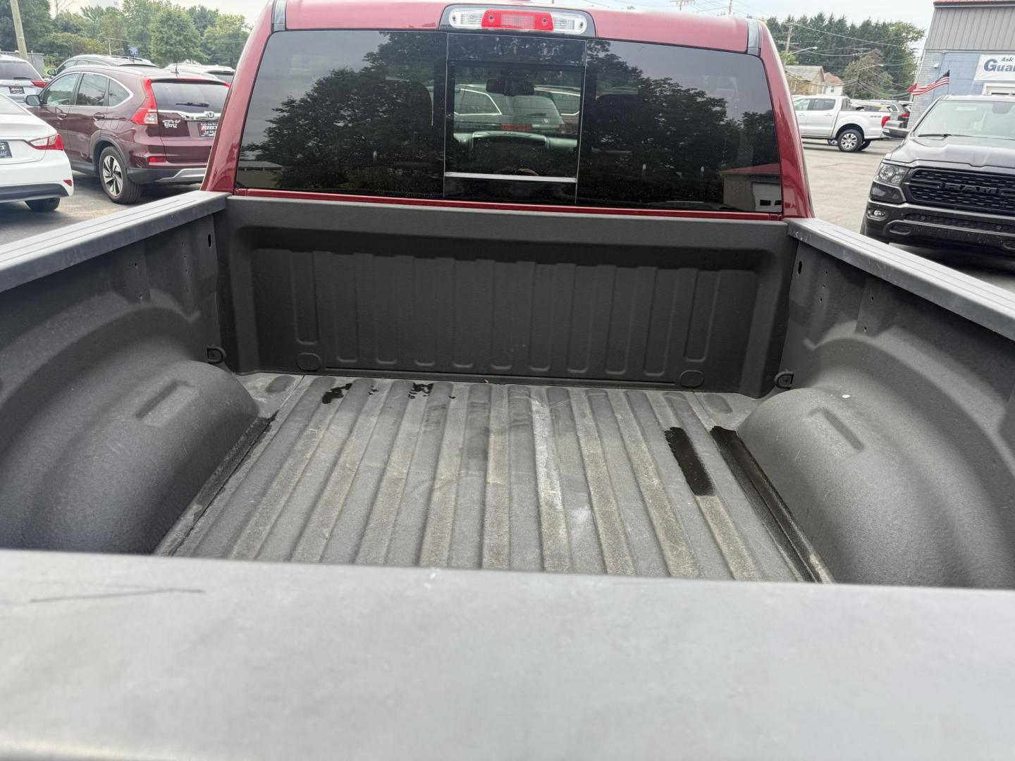 2019 Red /Black RAM 1500 Big Horn Crew Cab SWB 4WD (1C6SRFFTXKN) with an 5.7L V8 OHV 16V engine, Automatic transmission, located at 547 E. Main St., Orwell, OH, 44076, (440) 437-5893, 41.535435, -80.847855 - This 2019 Ram 1500 Big Horn Crew Cab 4WD with a 5.7L HEMI V8 and 8-speed automatic transmission offers robust performance with 395 horsepower and 410 lb-ft of torque, featuring a 3.92 axle ratio for a strong 11,340-pound towing capacity. It balances power with comfort and technology, boasting a 3.5" - Photo#10