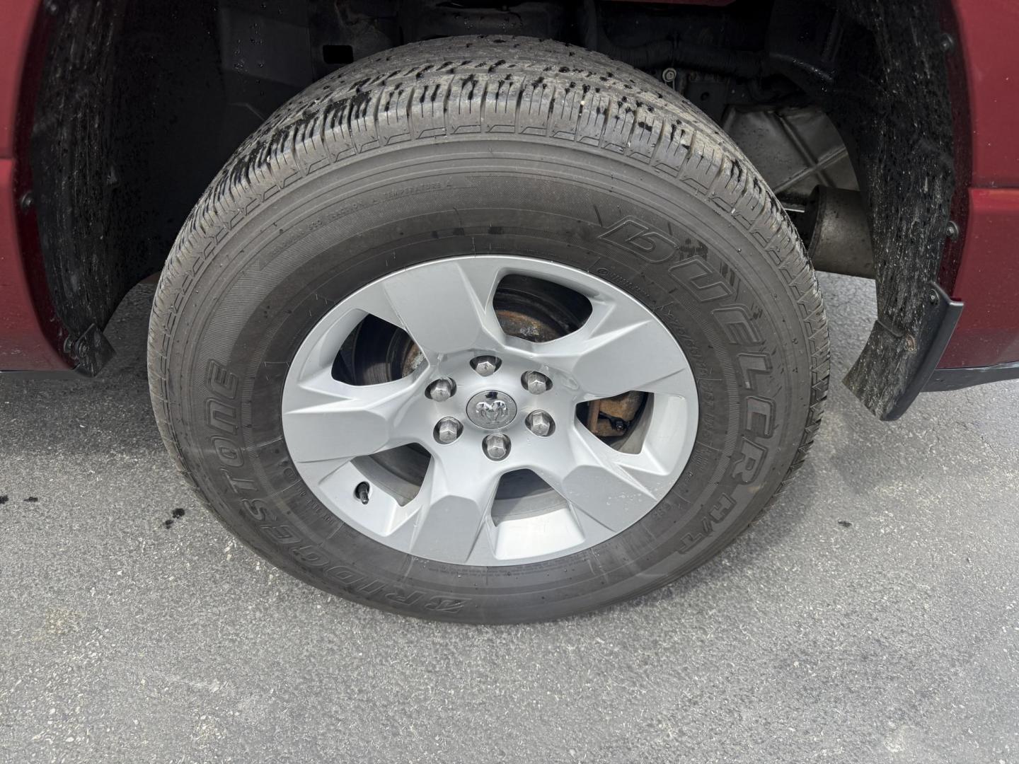 2019 Red /Black RAM 1500 Big Horn Crew Cab SWB 4WD (1C6SRFFTXKN) with an 5.7L V8 OHV 16V engine, Automatic transmission, located at 547 E. Main St., Orwell, OH, 44076, (440) 437-5893, 41.535435, -80.847855 - This 2019 Ram 1500 Big Horn Crew Cab 4WD with a 5.7L HEMI V8 and 8-speed automatic transmission offers robust performance with 395 horsepower and 410 lb-ft of torque, featuring a 3.92 axle ratio for a strong 11,340-pound towing capacity. It balances power with comfort and technology, boasting a 3.5" - Photo#13