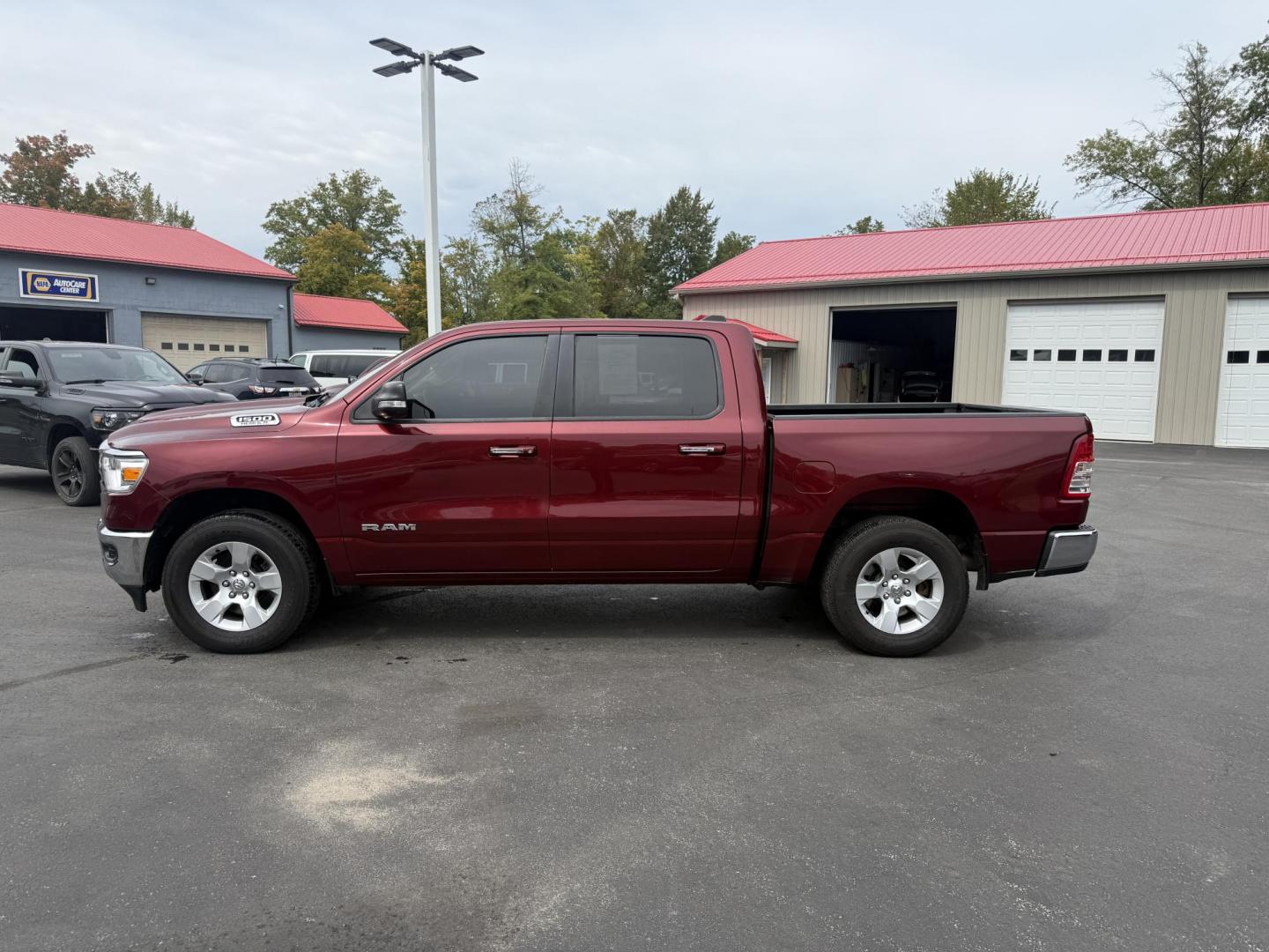 2019 Red /Black RAM 1500 Big Horn Crew Cab SWB 4WD (1C6SRFFTXKN) with an 5.7L V8 OHV 16V engine, Automatic transmission, located at 547 E. Main St., Orwell, OH, 44076, (440) 437-5893, 41.535435, -80.847855 - This 2019 Ram 1500 Big Horn Crew Cab 4WD with a 5.7L HEMI V8 and 8-speed automatic transmission offers robust performance with 395 horsepower and 410 lb-ft of torque, featuring a 3.92 axle ratio for a strong 11,340-pound towing capacity. It balances power with comfort and technology, boasting a 3.5" - Photo#14