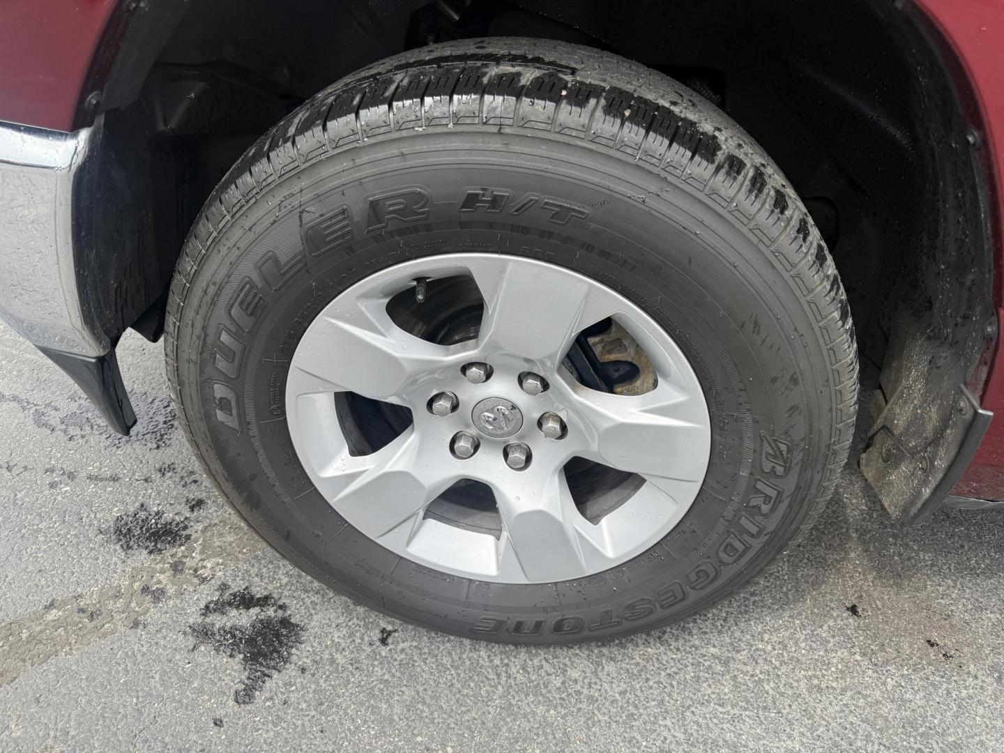 2019 Red /Black RAM 1500 Big Horn Crew Cab SWB 4WD (1C6SRFFTXKN) with an 5.7L V8 OHV 16V engine, Automatic transmission, located at 547 E. Main St., Orwell, OH, 44076, (440) 437-5893, 41.535435, -80.847855 - This 2019 Ram 1500 Big Horn Crew Cab 4WD with a 5.7L HEMI V8 and 8-speed automatic transmission offers robust performance with 395 horsepower and 410 lb-ft of torque, featuring a 3.92 axle ratio for a strong 11,340-pound towing capacity. It balances power with comfort and technology, boasting a 3.5" - Photo#15