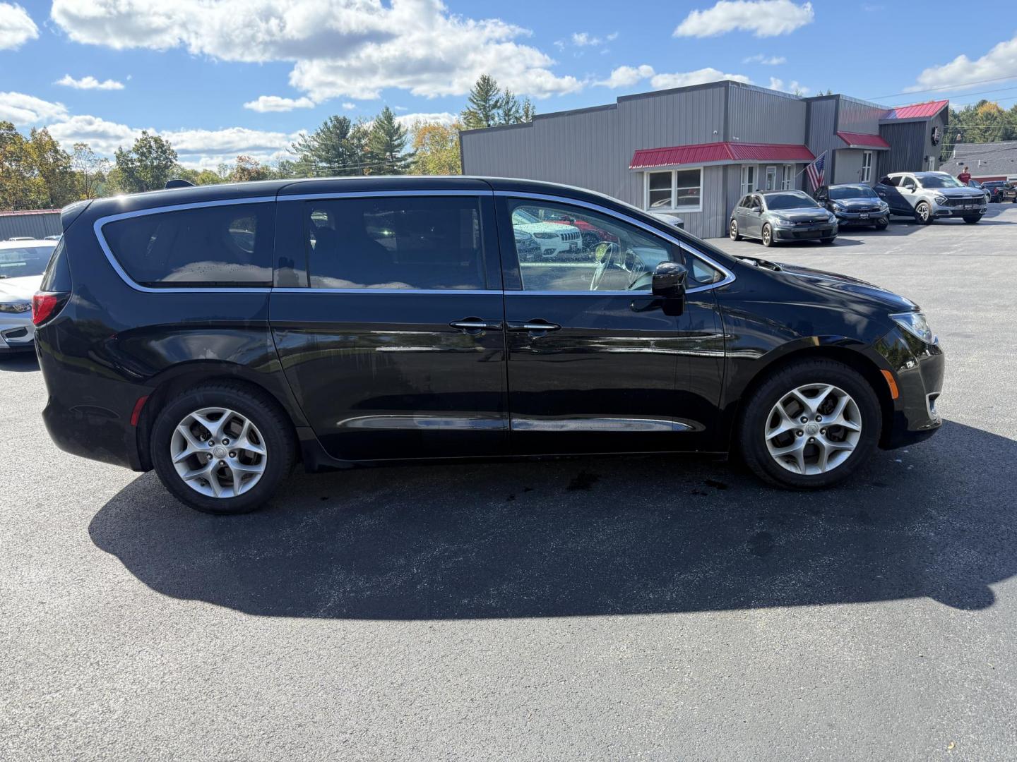 2019 Black /Black Chrysler Pacifica Touring Plus (2C4RC1FG2KR) with an 3.6L V6 DOHC 24V engine, 9A transmission, located at 11115 Chardon Rd. , Chardon, OH, 44024, (440) 214-9705, 41.580246, -81.241943 - Photo#5