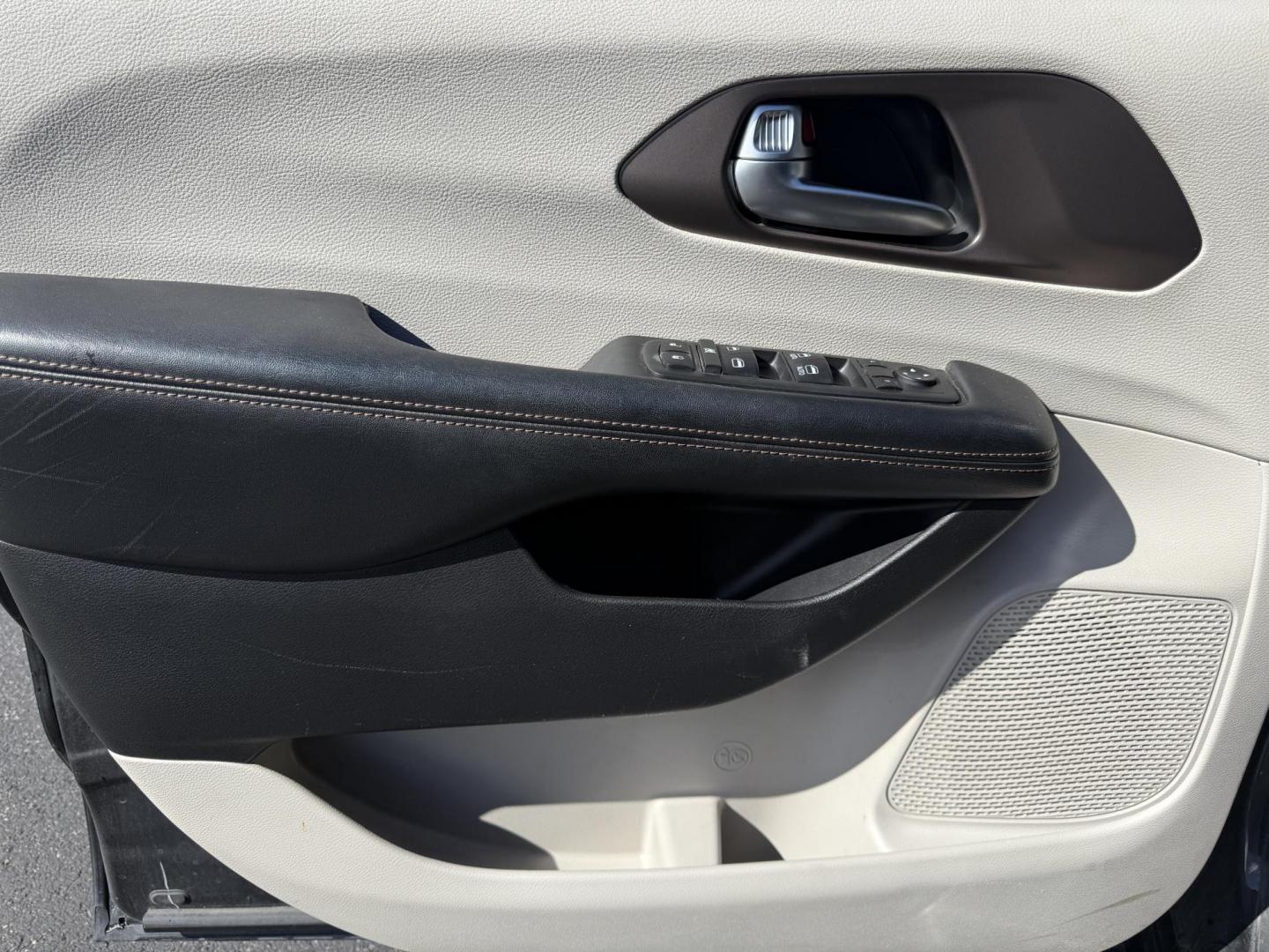 2019 Black /Black Chrysler Pacifica Touring Plus (2C4RC1FG2KR) with an 3.6L V6 DOHC 24V engine, 9A transmission, located at 11115 Chardon Rd. , Chardon, OH, 44024, (440) 214-9705, 41.580246, -81.241943 - Photo#16