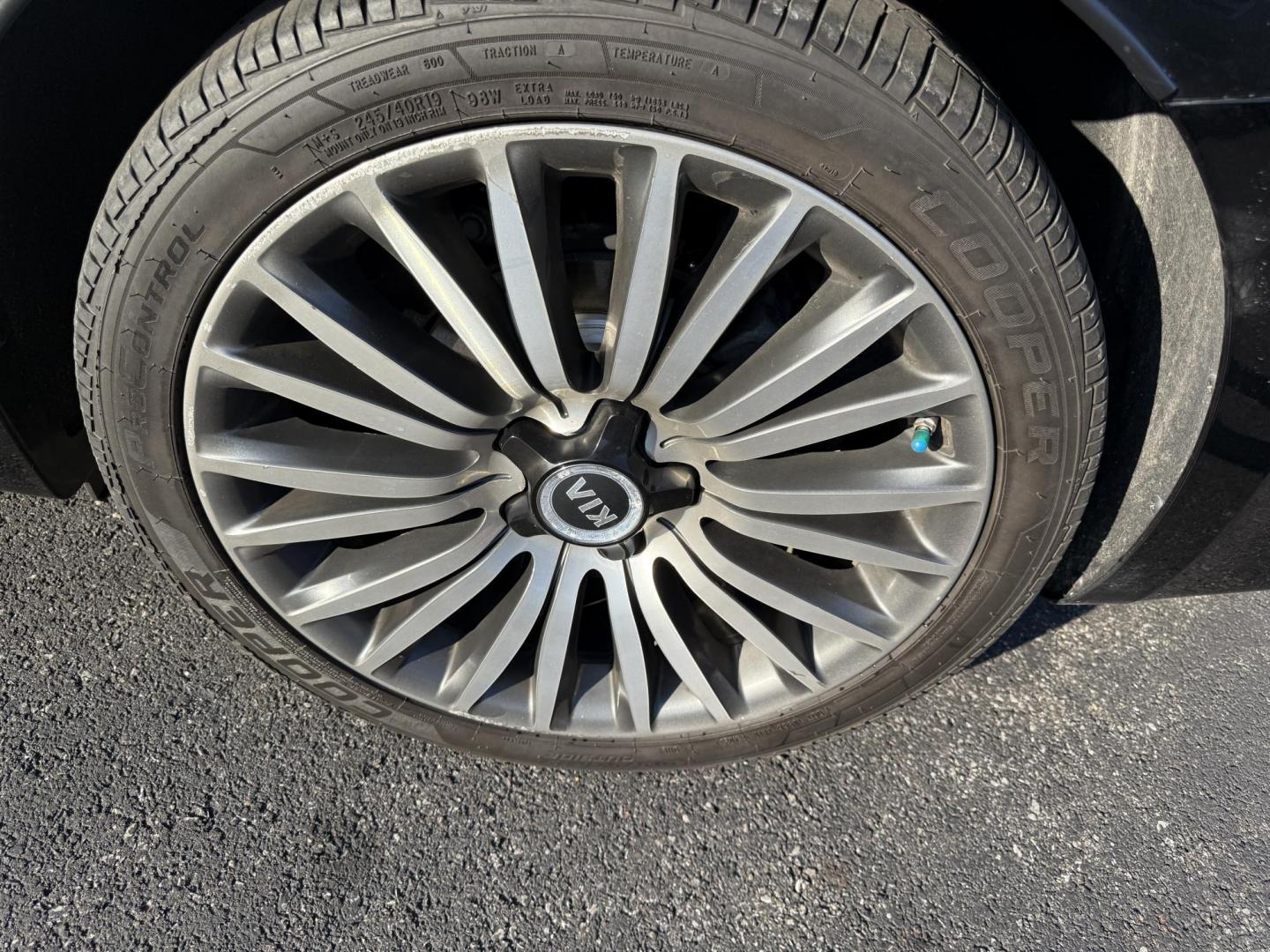 2015 Black /Black Kia Cadenza Premium (KNALN4D72F5) with an 3.3L V6 DOHC 24V engine, 6-Speed Automatic transmission, located at 11115 Chardon Rd. , Chardon, OH, 44024, (440) 214-9705, 41.580246, -81.241943 - This 2015 Kia Cadenza Premium offers a refined driving experience with its 3.3L V6 engine and 6-speed automatic transmission, achieving up to 28 MPG on the highway. Its upscale interior features Nappa leather, heated and cooled power front seats, heated rear seats, dual-zone automatic climate contro - Photo#11