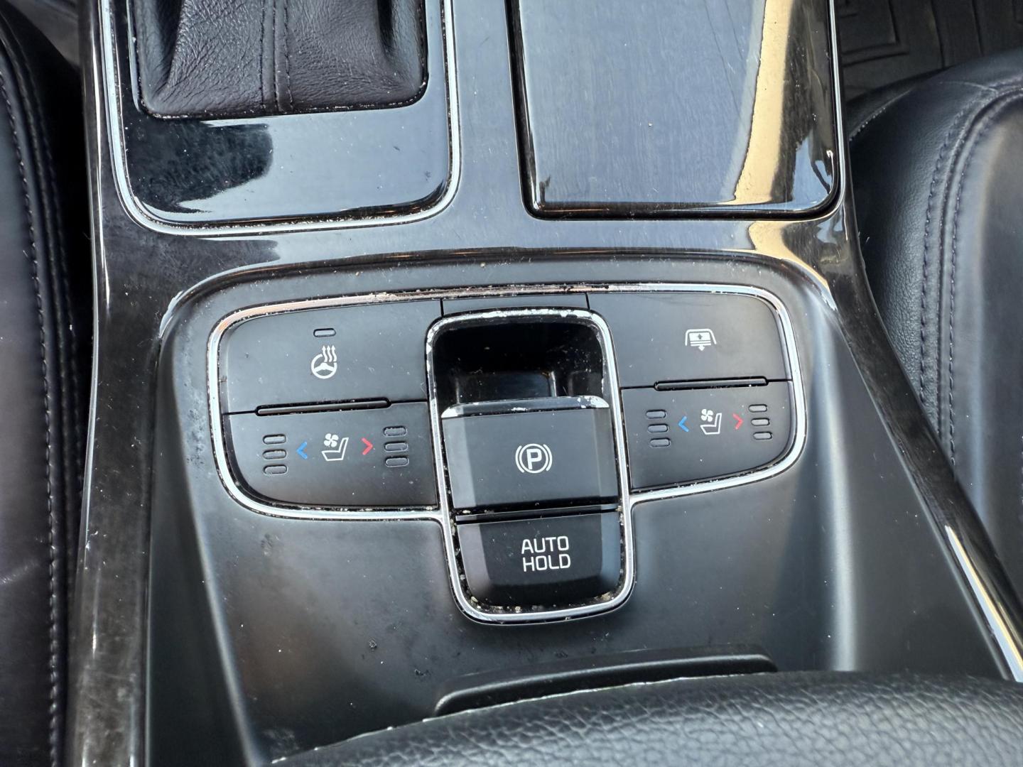 2015 Black /Black Kia Cadenza Premium (KNALN4D72F5) with an 3.3L V6 DOHC 24V engine, 6-Speed Automatic transmission, located at 11115 Chardon Rd. , Chardon, OH, 44024, (440) 214-9705, 41.580246, -81.241943 - This 2015 Kia Cadenza Premium offers a refined driving experience with its 3.3L V6 engine and 6-speed automatic transmission, achieving up to 28 MPG on the highway. Its upscale interior features Nappa leather, heated and cooled power front seats, heated rear seats, dual-zone automatic climate contro - Photo#35