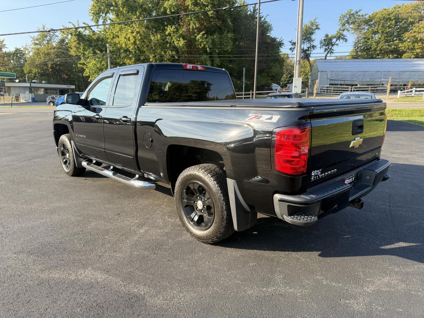 2017 Black /Black Chevrolet Silverado 1500 LT Double Cab 4WD (1GCVKREC2HZ) with an 5.3L V8 OHV 16V engine, 6A transmission, located at 11115 Chardon Rd. , Chardon, OH, 44024, (440) 214-9705, 41.580246, -81.241943 - This One Owner 2017 Chevrolet Silverado 1500 LT Z71 Double Cab is equipped with a 5.3L EcoTec3 V8 engine and a 6-speed automatic transmission, delivering strong performance and a 9,200-pound towing capacity. It features the Z71 Off-Road Package with a G80 locking rear differential and 3.42 gearing f - Photo#11