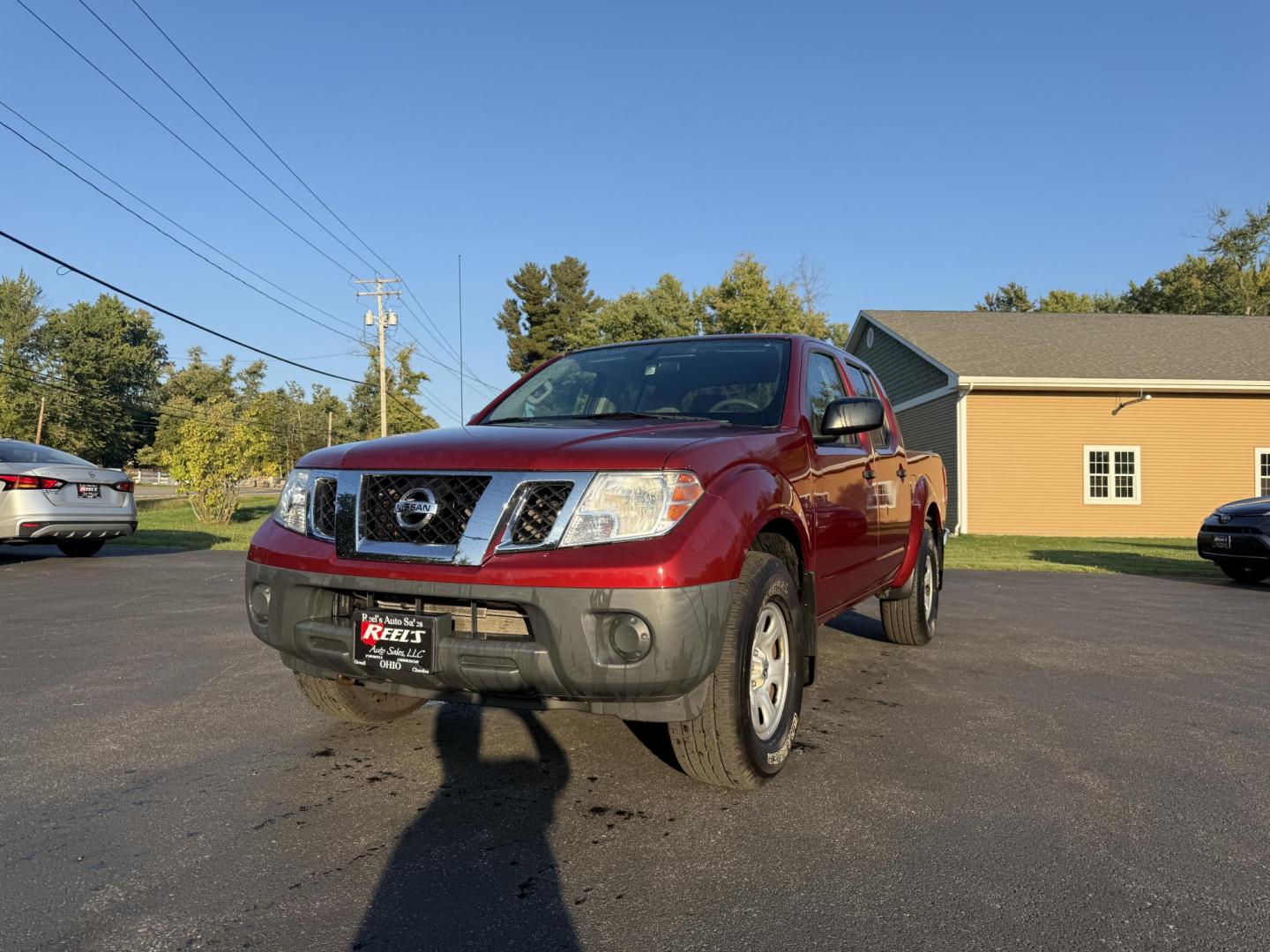 2015 Red /Gray Nissan Frontier S Crew Cab 5AT 4WD (1N6AD0EV7FN) with an 4.0L V6 DOHC 24V engine, 5-Speed Automatic transmission, located at 11115 Chardon Rd. , Chardon, OH, 44024, (440) 214-9705, 41.580246, -81.241943 - This One Owner 2015 Nissan Frontier S Crew Cab 4WD is powered by a robust 4.0L V6 engine mated to a 5-speed automatic transmission, offering a towing capacity of up to 6,100 pounds. It features a Dana 44 rear axle and active brake limited slip differentials, enhancing traction and off-road capabilit - Photo#0