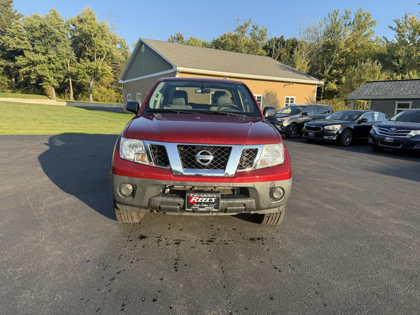 2015 Red /Gray Nissan Frontier S Crew Cab 5AT 4WD (1N6AD0EV7FN) with an 4.0L V6 DOHC 24V engine, 5-Speed Automatic transmission, located at 11115 Chardon Rd. , Chardon, OH, 44024, (440) 214-9705, 41.580246, -81.241943 - This One Owner 2015 Nissan Frontier S Crew Cab 4WD is powered by a robust 4.0L V6 engine mated to a 5-speed automatic transmission, offering a towing capacity of up to 6,100 pounds. It features a Dana 44 rear axle and active brake limited slip differentials, enhancing traction and off-road capabilit - Photo#1