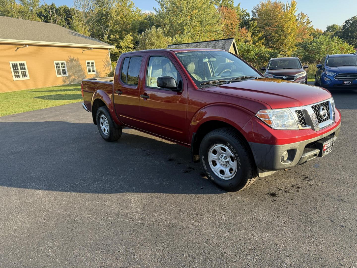 2015 Red /Gray Nissan Frontier S Crew Cab 5AT 4WD (1N6AD0EV7FN) with an 4.0L V6 DOHC 24V engine, 5-Speed Automatic transmission, located at 11115 Chardon Rd. , Chardon, OH, 44024, (440) 214-9705, 41.580246, -81.241943 - This One Owner 2015 Nissan Frontier S Crew Cab 4WD is powered by a robust 4.0L V6 engine mated to a 5-speed automatic transmission, offering a towing capacity of up to 6,100 pounds. It features a Dana 44 rear axle and active brake limited slip differentials, enhancing traction and off-road capabilit - Photo#2