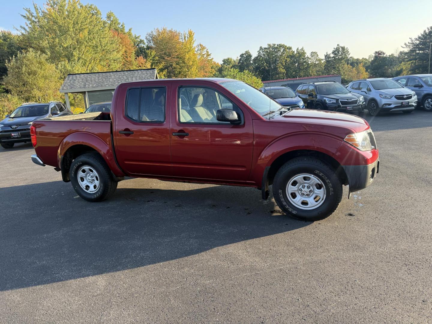 2015 Red /Gray Nissan Frontier S Crew Cab 5AT 4WD (1N6AD0EV7FN) with an 4.0L V6 DOHC 24V engine, 5-Speed Automatic transmission, located at 11115 Chardon Rd. , Chardon, OH, 44024, (440) 214-9705, 41.580246, -81.241943 - This One Owner 2015 Nissan Frontier S Crew Cab 4WD is powered by a robust 4.0L V6 engine mated to a 5-speed automatic transmission, offering a towing capacity of up to 6,100 pounds. It features a Dana 44 rear axle and active brake limited slip differentials, enhancing traction and off-road capabilit - Photo#3