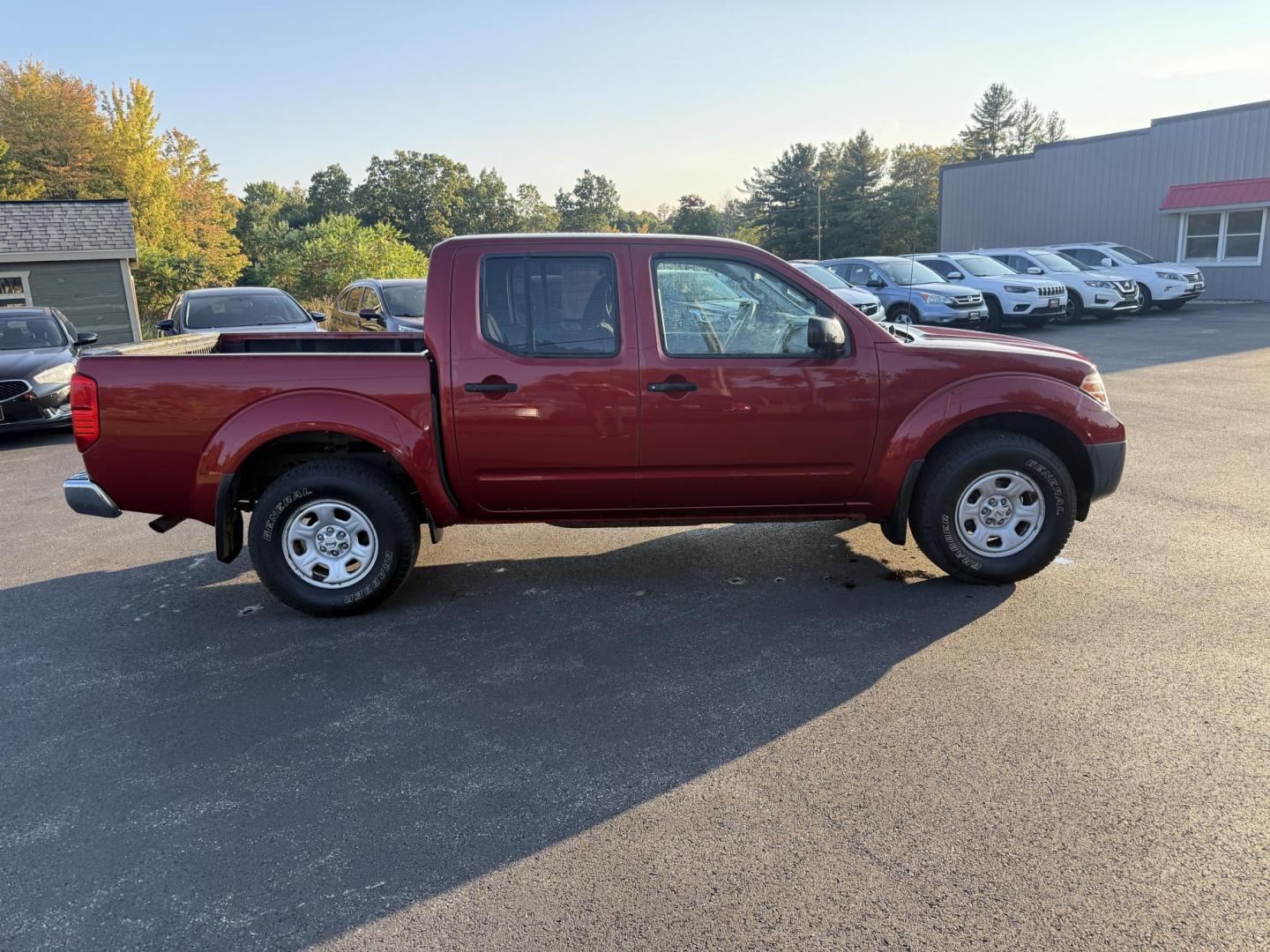 2015 Red /Gray Nissan Frontier S Crew Cab 5AT 4WD (1N6AD0EV7FN) with an 4.0L V6 DOHC 24V engine, 5-Speed Automatic transmission, located at 11115 Chardon Rd. , Chardon, OH, 44024, (440) 214-9705, 41.580246, -81.241943 - This One Owner 2015 Nissan Frontier S Crew Cab 4WD is powered by a robust 4.0L V6 engine mated to a 5-speed automatic transmission, offering a towing capacity of up to 6,100 pounds. It features a Dana 44 rear axle and active brake limited slip differentials, enhancing traction and off-road capabilit - Photo#5