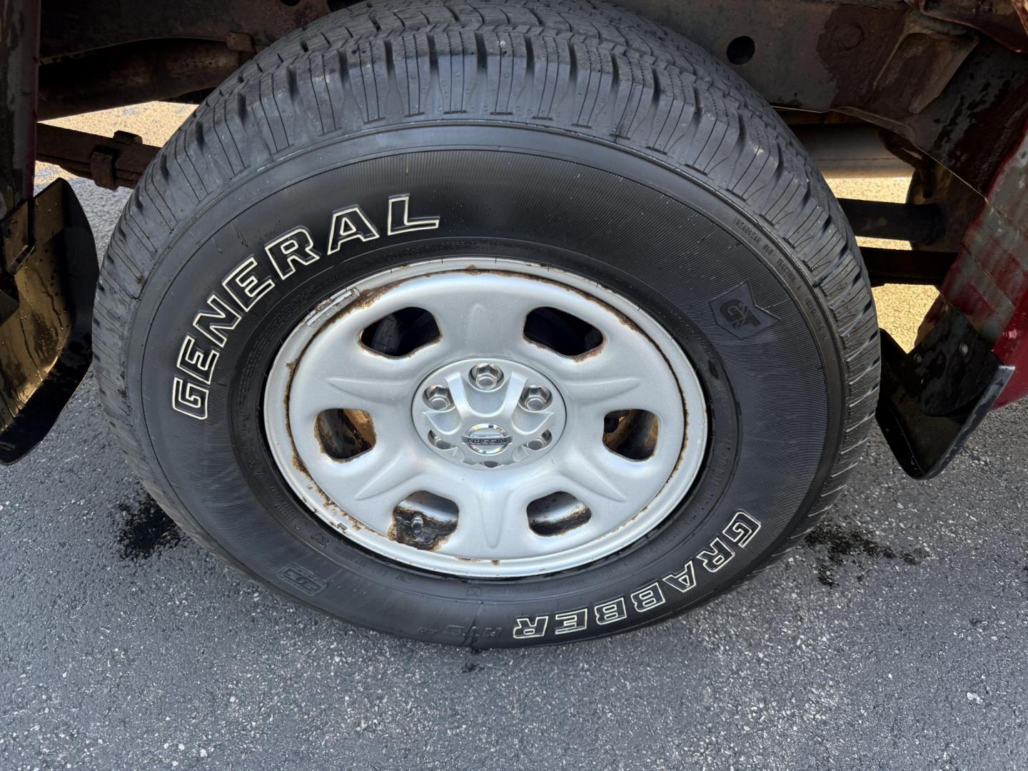 2015 Red /Gray Nissan Frontier S Crew Cab 5AT 4WD (1N6AD0EV7FN) with an 4.0L V6 DOHC 24V engine, 5-Speed Automatic transmission, located at 11115 Chardon Rd. , Chardon, OH, 44024, (440) 214-9705, 41.580246, -81.241943 - This One Owner 2015 Nissan Frontier S Crew Cab 4WD is powered by a robust 4.0L V6 engine mated to a 5-speed automatic transmission, offering a towing capacity of up to 6,100 pounds. It features a Dana 44 rear axle and active brake limited slip differentials, enhancing traction and off-road capabilit - Photo#6