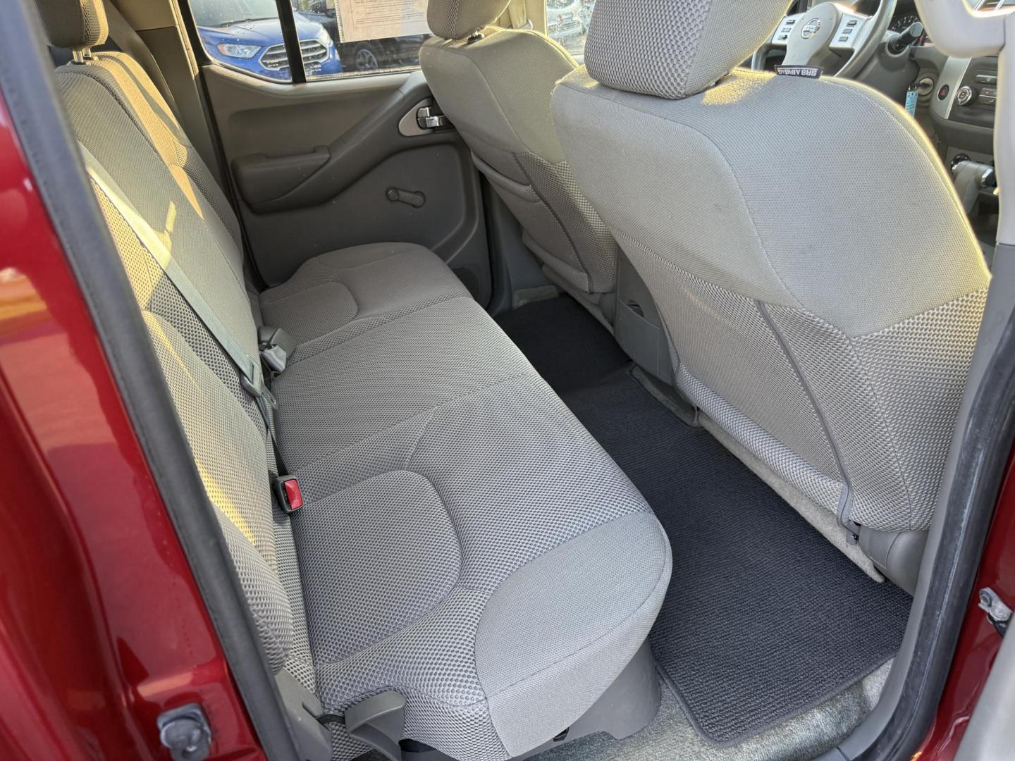 2015 Red /Gray Nissan Frontier S Crew Cab 5AT 4WD (1N6AD0EV7FN) with an 4.0L V6 DOHC 24V engine, 5-Speed Automatic transmission, located at 11115 Chardon Rd. , Chardon, OH, 44024, (440) 214-9705, 41.580246, -81.241943 - This One Owner 2015 Nissan Frontier S Crew Cab 4WD is powered by a robust 4.0L V6 engine mated to a 5-speed automatic transmission, offering a towing capacity of up to 6,100 pounds. It features a Dana 44 rear axle and active brake limited slip differentials, enhancing traction and off-road capabilit - Photo#34