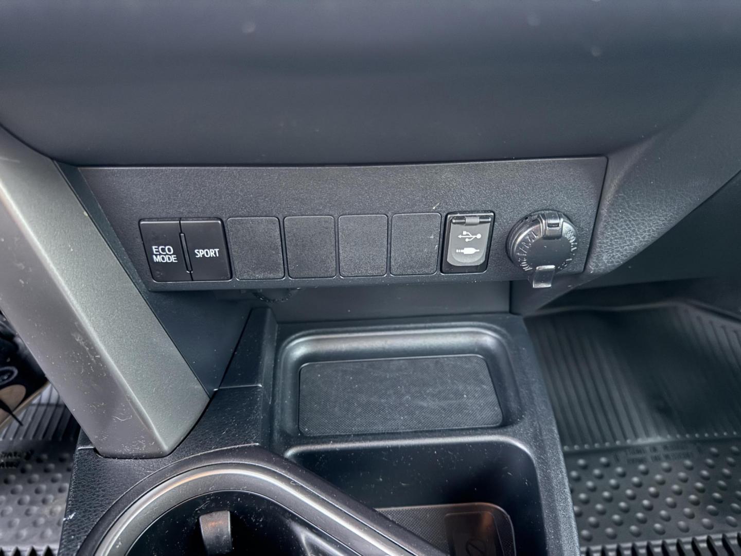 2017 Gray /Black Toyota RAV4 XLE AWD (JTMRFREV4HJ) with an 2.5L I4 DOHC 16V engine, 6A transmission, located at 11115 Chardon Rd. , Chardon, OH, 44024, (440) 214-9705, 41.580246, -81.241943 - One Owner 2017 Toyota RAV4 XLE AWD – Reliable, Versatile, and Packed with Safety Features! Drive with confidence in this one-owner 2017 Toyota RAV4 XLE AWD. Powered by a fuel-efficient 2.5L I4 engine with a 6-speed automatic transmission, this SUV delivers a smooth ride and impressive efficiency - Photo#26