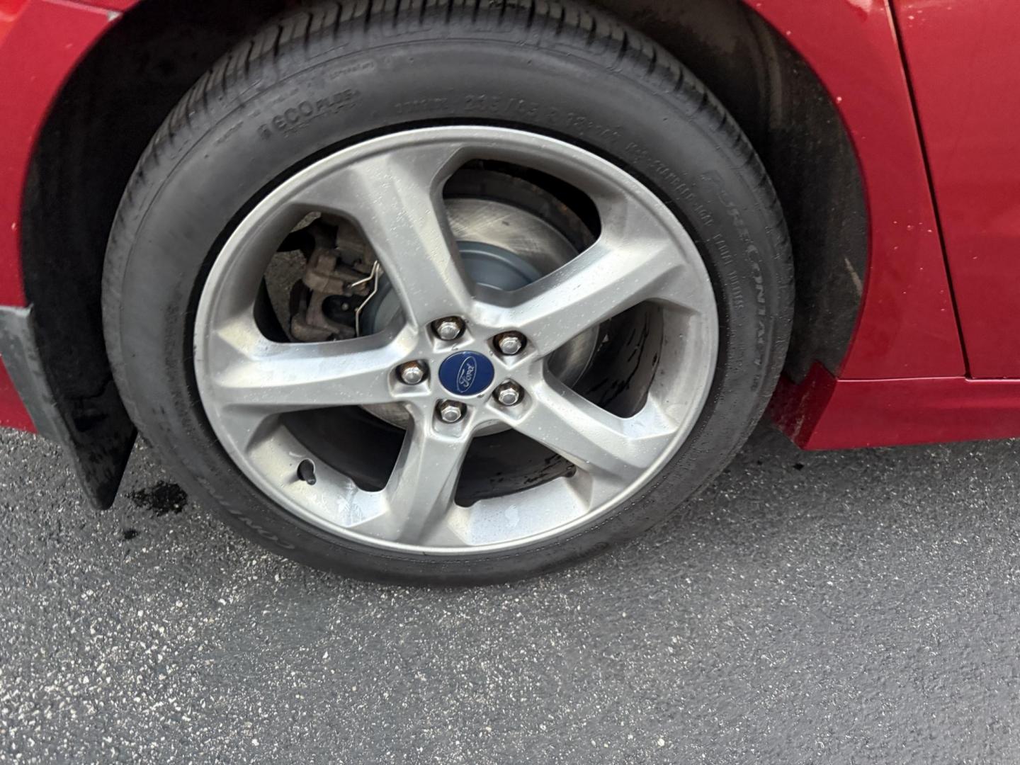 2015 Red /Black Ford Fusion SE (3FA6P0H98FR) with an 2.0L I4 DOHC 16V Turbo engine, 6-Speed Automatic transmission, located at 11115 Chardon Rd. , Chardon, OH, 44024, (440) 214-9705, 41.580246, -81.241943 - This One Owner 2015 Ford Fusion SE is a stylish and efficient midsize sedan powered by a 2.0L I4 EcoBoost engine paired with a 6-speed automatic transmission. This combination delivers a satisfying balance of performance and fuel economy, achieving up to 33 MPG on the highway. The SE trim offers com - Photo#6