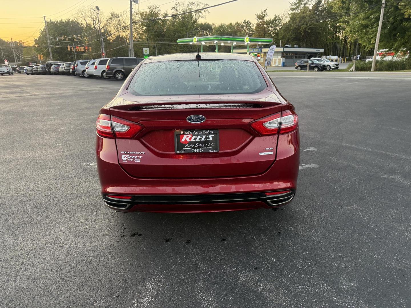 2015 Red /Black Ford Fusion SE (3FA6P0H98FR) with an 2.0L I4 DOHC 16V Turbo engine, 6-Speed Automatic transmission, located at 11115 Chardon Rd. , Chardon, OH, 44024, (440) 214-9705, 41.580246, -81.241943 - This One Owner 2015 Ford Fusion SE is a stylish and efficient midsize sedan powered by a 2.0L I4 EcoBoost engine paired with a 6-speed automatic transmission. This combination delivers a satisfying balance of performance and fuel economy, achieving up to 33 MPG on the highway. The SE trim offers com - Photo#8