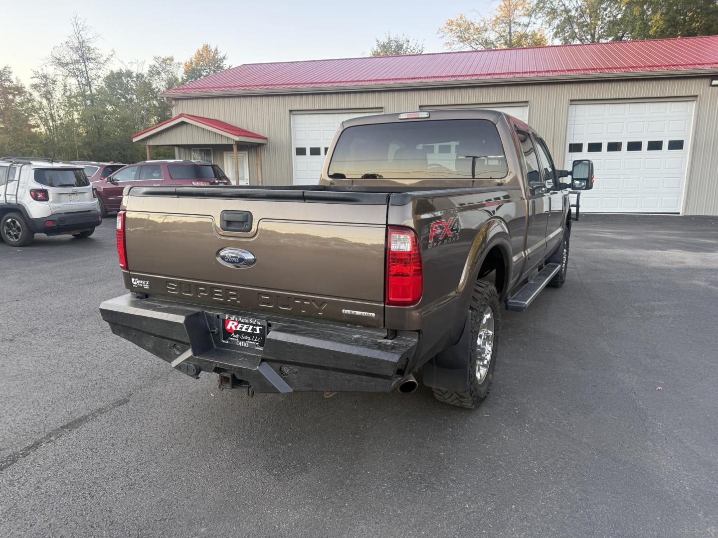 2016 Tan /Gray Ford F-250 SD XLT Crew Cab 4WD (1FT7W2B61GE) with an 6.2L V8 OHV 16V engine, 6-Speed Automatic transmission, located at 547 E. Main St., Orwell, OH, 44076, (440) 437-5893, 41.535435, -80.847855 - This 2016 Ford F-250 XLT Crew Cab is a powerful and capable heavy-duty pickup truck, equipped with a robust 6.2L V8 engine and a 6-speed automatic transmission. Designed for serious work, it features 3.73 gearing and boasts an impressive towing capacity of up to 12,500 pounds, making it ideal for ha - Photo#8