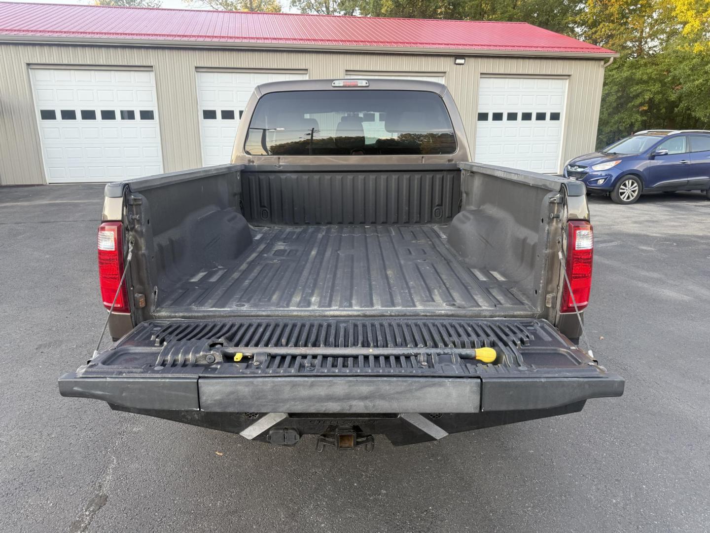 2016 Tan /Gray Ford F-250 SD XLT Crew Cab 4WD (1FT7W2B61GE) with an 6.2L V8 OHV 16V engine, 6-Speed Automatic transmission, located at 547 E. Main St., Orwell, OH, 44076, (440) 437-5893, 41.535435, -80.847855 - This 2016 Ford F-250 XLT Crew Cab is a powerful and capable heavy-duty pickup truck, equipped with a robust 6.2L V8 engine and a 6-speed automatic transmission. Designed for serious work, it features 3.73 gearing and boasts an impressive towing capacity of up to 12,500 pounds, making it ideal for ha - Photo#10