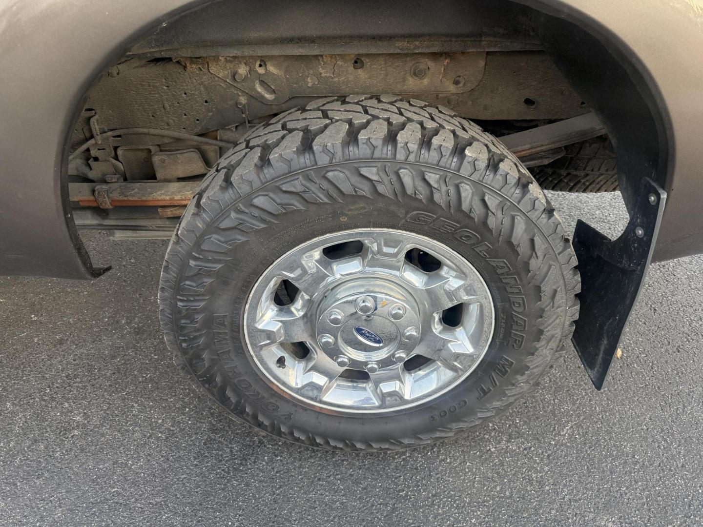 2016 Tan /Gray Ford F-250 SD XLT Crew Cab 4WD (1FT7W2B61GE) with an 6.2L V8 OHV 16V engine, 6-Speed Automatic transmission, located at 547 E. Main St., Orwell, OH, 44076, (440) 437-5893, 41.535435, -80.847855 - This 2016 Ford F-250 XLT Crew Cab is a powerful and capable heavy-duty pickup truck, equipped with a robust 6.2L V8 engine and a 6-speed automatic transmission. Designed for serious work, it features 3.73 gearing and boasts an impressive towing capacity of up to 12,500 pounds, making it ideal for ha - Photo#13