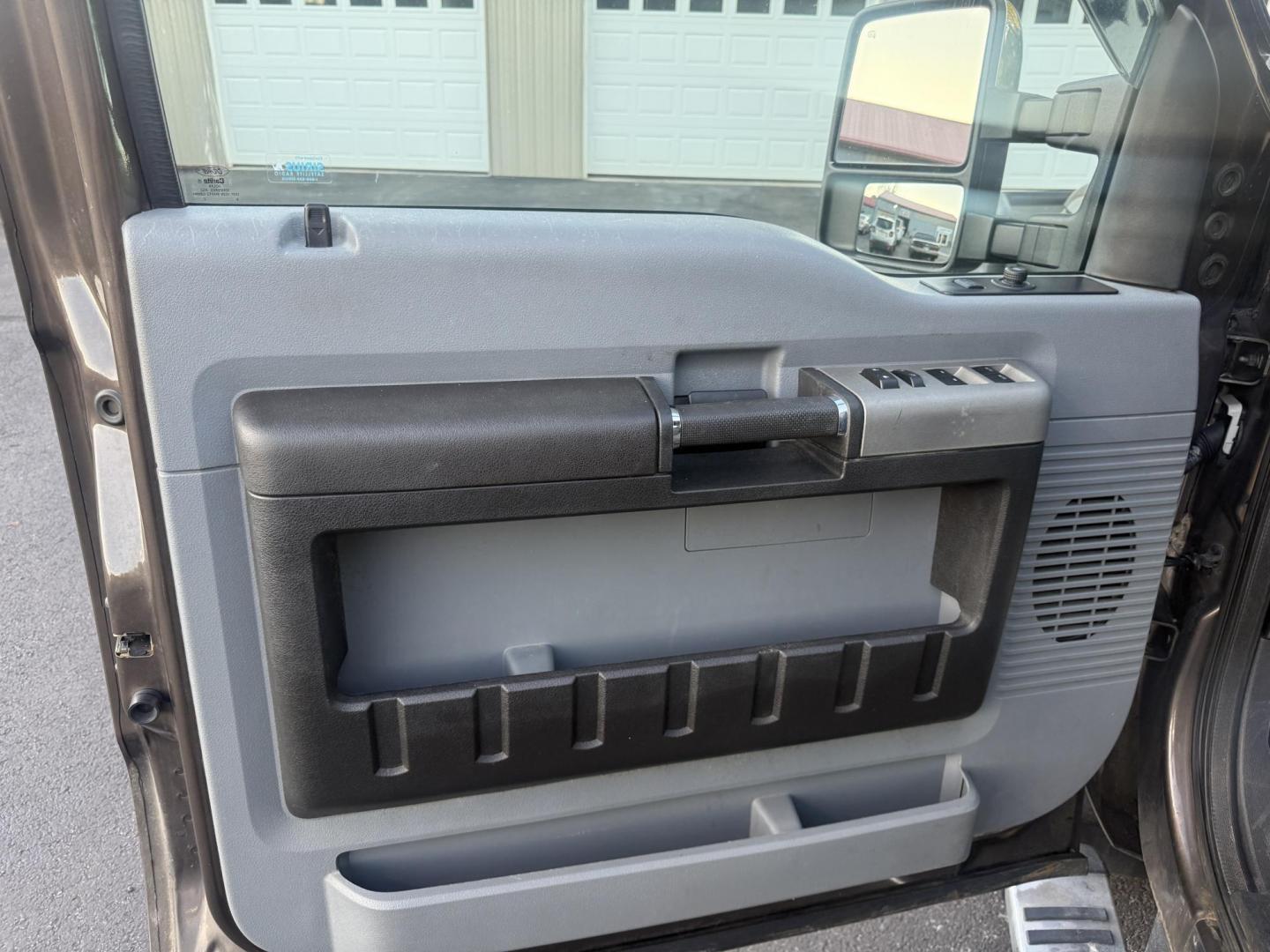 2016 Tan /Gray Ford F-250 SD XLT Crew Cab 4WD (1FT7W2B61GE) with an 6.2L V8 OHV 16V engine, 6-Speed Automatic transmission, located at 547 E. Main St., Orwell, OH, 44076, (440) 437-5893, 41.535435, -80.847855 - This 2016 Ford F-250 XLT Crew Cab is a powerful and capable heavy-duty pickup truck, equipped with a robust 6.2L V8 engine and a 6-speed automatic transmission. Designed for serious work, it features 3.73 gearing and boasts an impressive towing capacity of up to 12,500 pounds, making it ideal for ha - Photo#19