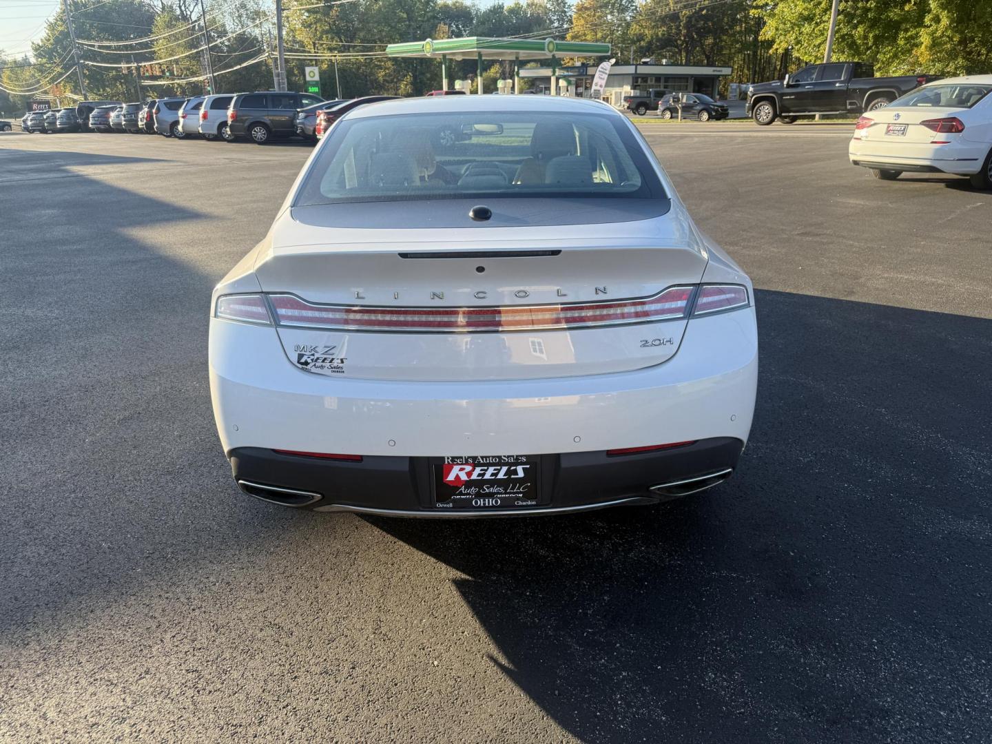 2017 White /White Lincoln MKZ Hybrid Select (3LN6L5LU2HR) with an 2.0L L4 DOHC 16V HYBRID engine, Automatic transmission, located at 547 E. Main St., Orwell, OH, 44076, (440) 437-5893, 41.535435, -80.847855 - Photo#8