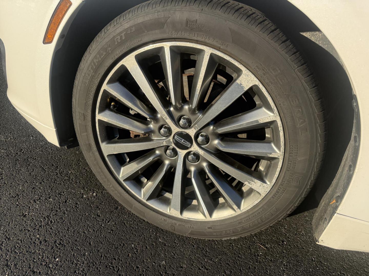 2017 White /White Lincoln MKZ Hybrid Select (3LN6L5LU2HR) with an 2.0L L4 DOHC 16V HYBRID engine, Automatic transmission, located at 547 E. Main St., Orwell, OH, 44076, (440) 437-5893, 41.535435, -80.847855 - Photo#13