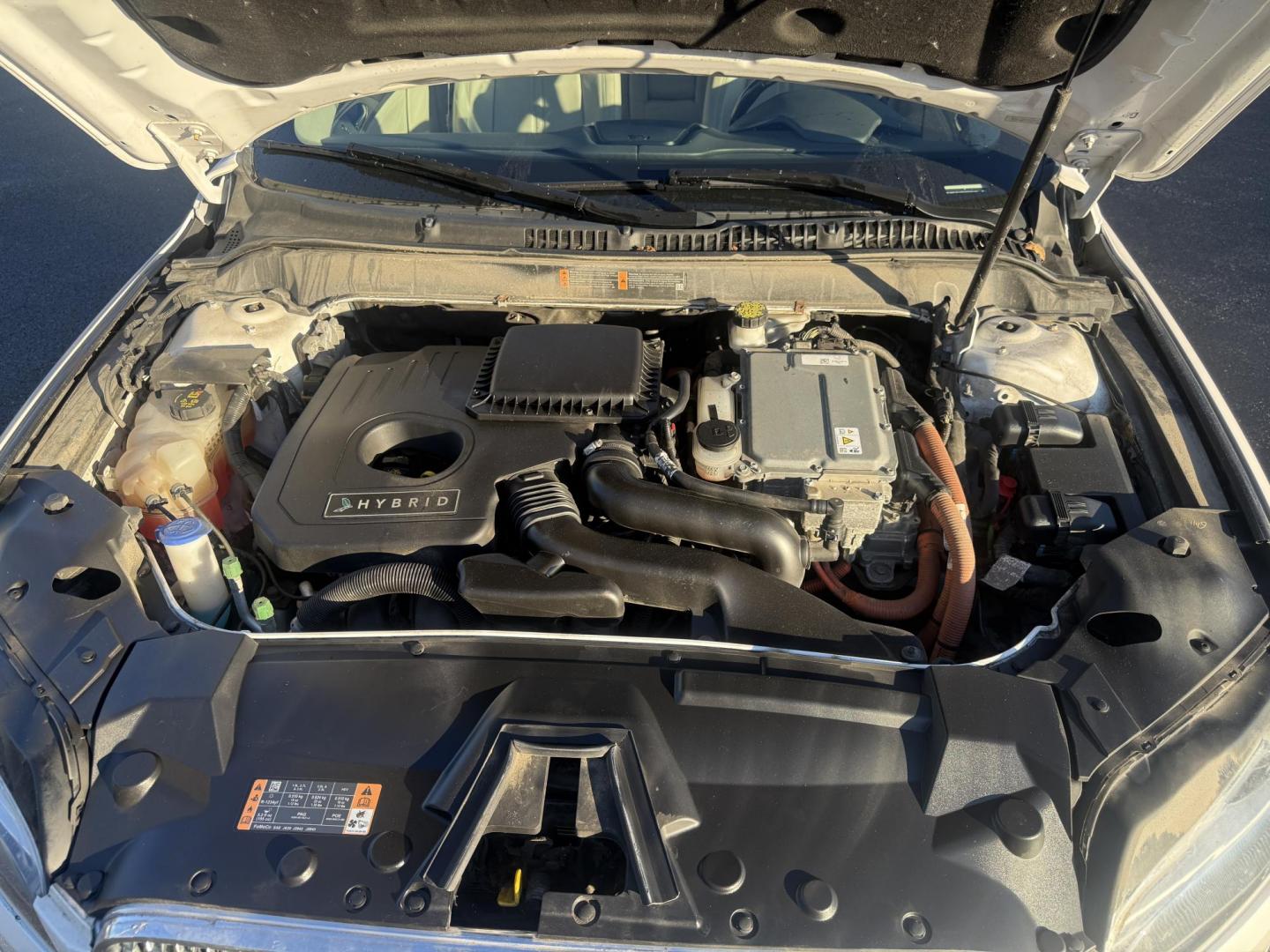 2017 White /White Lincoln MKZ Hybrid Select (3LN6L5LU2HR) with an 2.0L L4 DOHC 16V HYBRID engine, Automatic transmission, located at 547 E. Main St., Orwell, OH, 44076, (440) 437-5893, 41.535435, -80.847855 - Photo#14