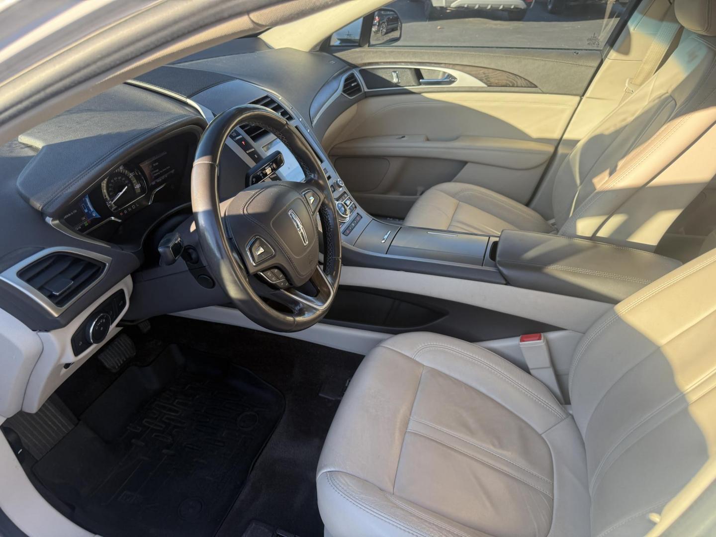 2017 White /White Lincoln MKZ Hybrid Select (3LN6L5LU2HR) with an 2.0L L4 DOHC 16V HYBRID engine, Automatic transmission, located at 547 E. Main St., Orwell, OH, 44076, (440) 437-5893, 41.535435, -80.847855 - Photo#15