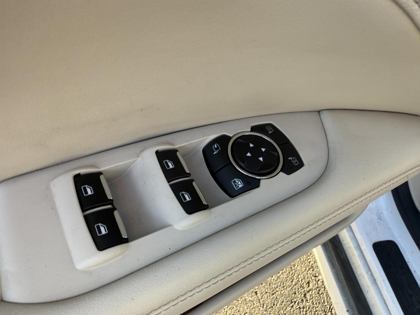 2017 White /White Lincoln MKZ Hybrid Select (3LN6L5LU2HR) with an 2.0L L4 DOHC 16V HYBRID engine, Automatic transmission, located at 547 E. Main St., Orwell, OH, 44076, (440) 437-5893, 41.535435, -80.847855 - Photo#18