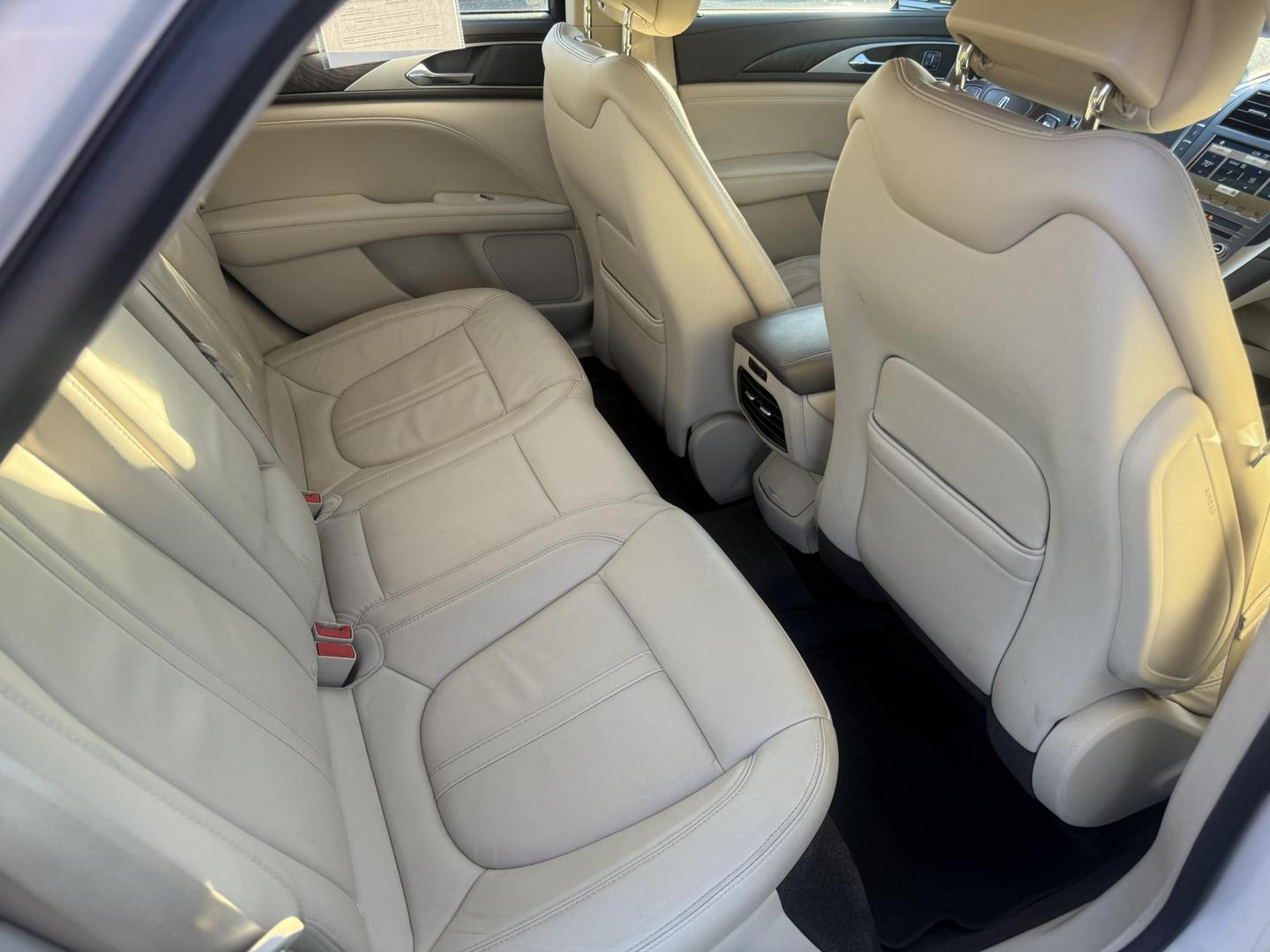 2017 White /White Lincoln MKZ Hybrid Select (3LN6L5LU2HR) with an 2.0L L4 DOHC 16V HYBRID engine, Automatic transmission, located at 547 E. Main St., Orwell, OH, 44076, (440) 437-5893, 41.535435, -80.847855 - Photo#43