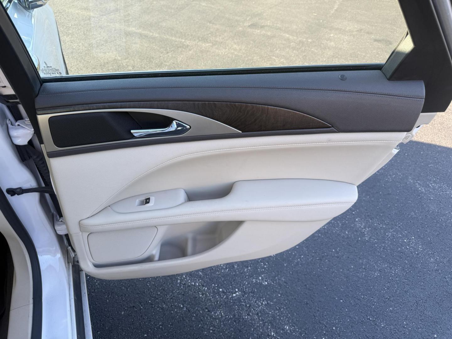 2017 White /White Lincoln MKZ Hybrid Select (3LN6L5LU2HR) with an 2.0L L4 DOHC 16V HYBRID engine, Automatic transmission, located at 547 E. Main St., Orwell, OH, 44076, (440) 437-5893, 41.535435, -80.847855 - Photo#44
