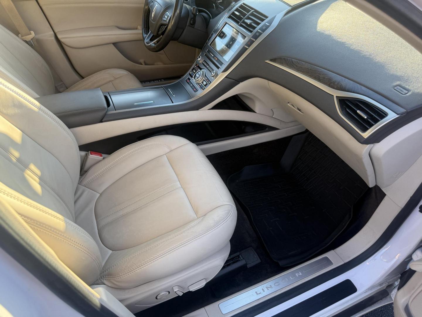 2017 White /White Lincoln MKZ Hybrid Select (3LN6L5LU2HR) with an 2.0L L4 DOHC 16V HYBRID engine, Automatic transmission, located at 547 E. Main St., Orwell, OH, 44076, (440) 437-5893, 41.535435, -80.847855 - Photo#45