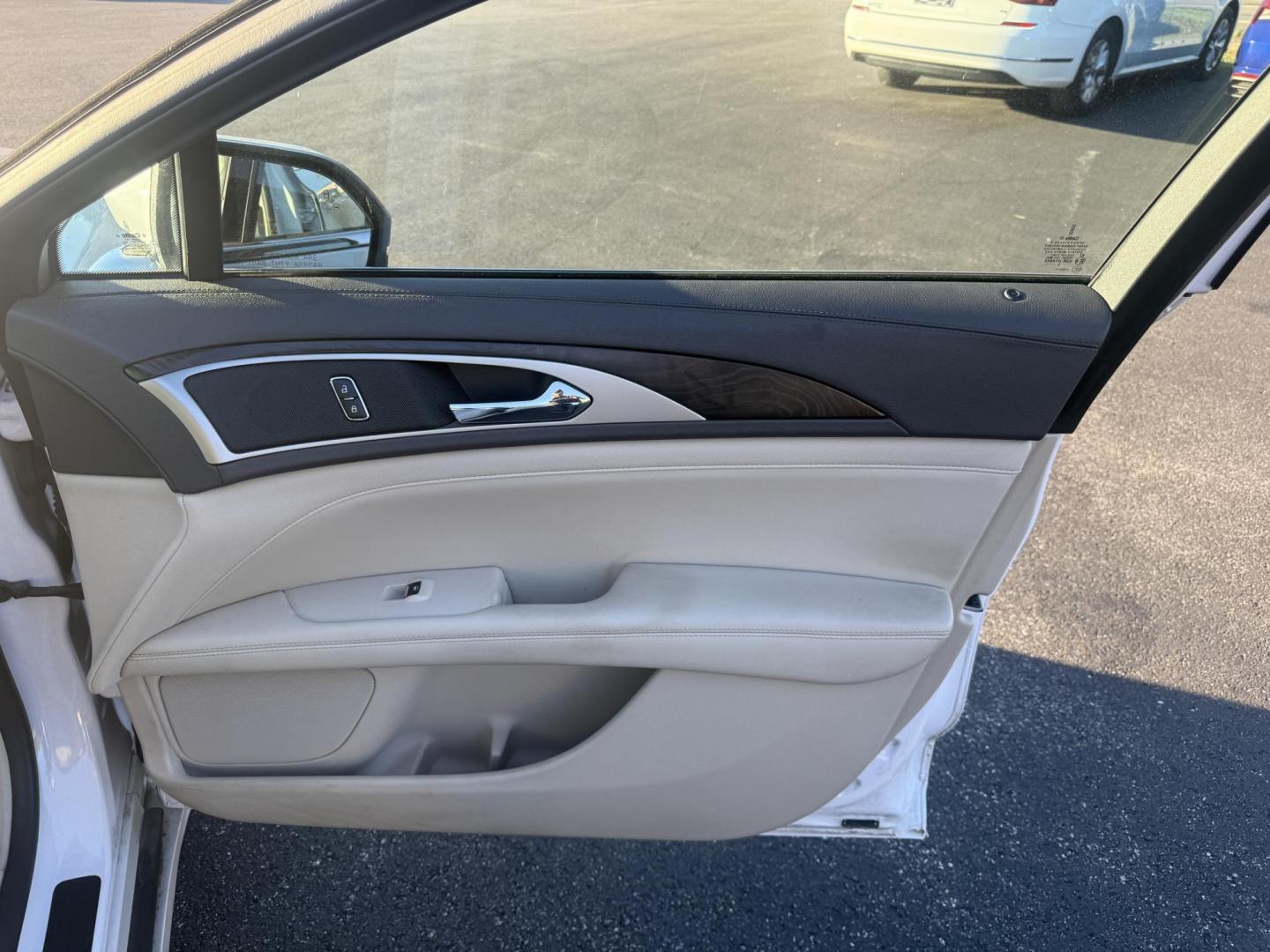 2017 White /White Lincoln MKZ Hybrid Select (3LN6L5LU2HR) with an 2.0L L4 DOHC 16V HYBRID engine, Automatic transmission, located at 547 E. Main St., Orwell, OH, 44076, (440) 437-5893, 41.535435, -80.847855 - Photo#49