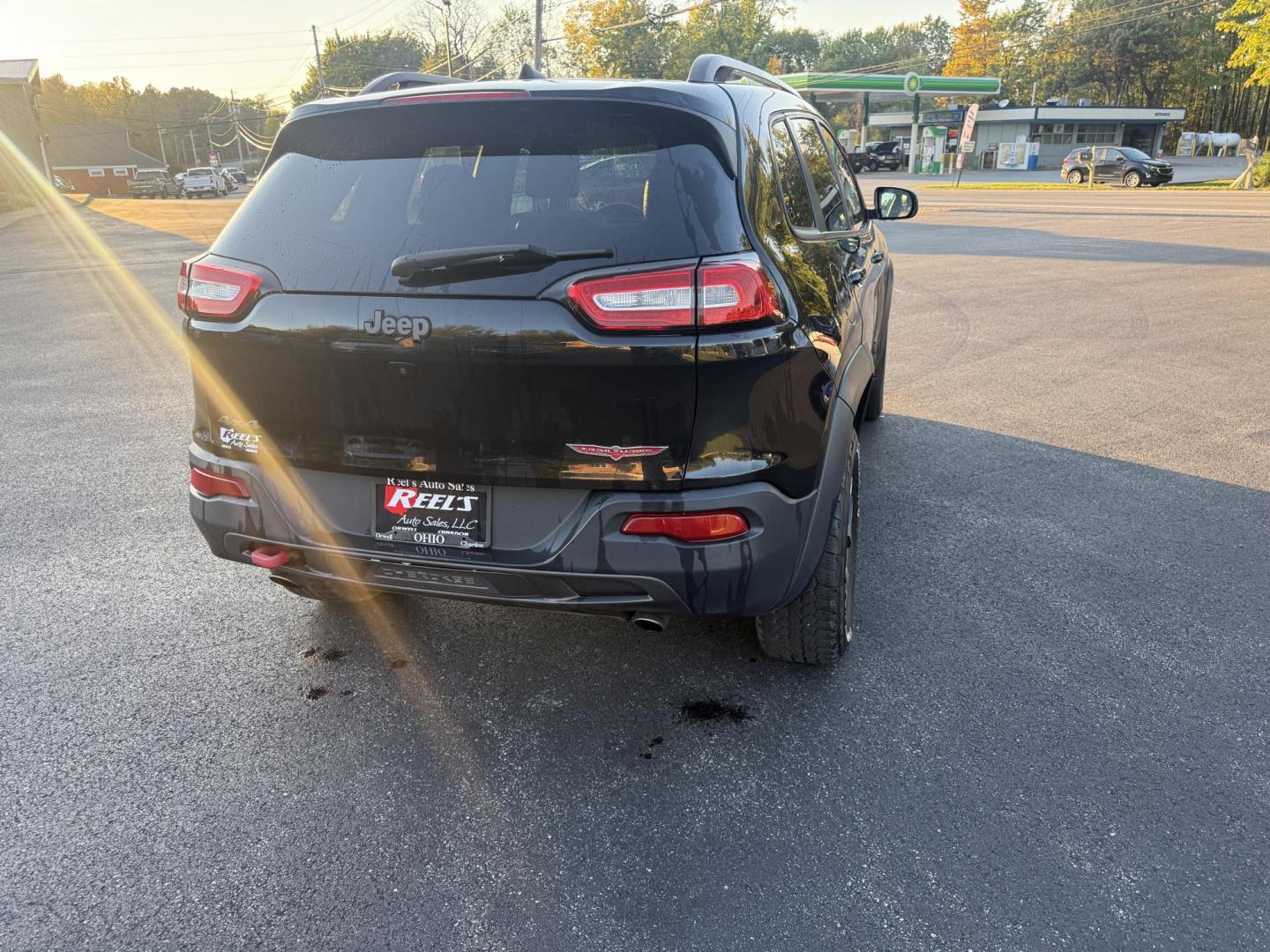 2016 Black /Black Jeep Cherokee Trailhawk 4WD (1C4PJMBS1GW) with an 3.2L V6 DOHC 24V engine, 9A transmission, located at 11115 Chardon Rd. , Chardon, OH, 44024, (440) 214-9705, 41.580246, -81.241943 - This 2016 Jeep Cherokee Trailhawk 4WD is powered by a robust 3.2L V6 engine paired with a 9-speed automatic transmission, delivering strong off-road capability with features like Jeep Active Drive Lock and a locking rear differential. Inside, it offers a leather interior, heated front seats, power d - Photo#8