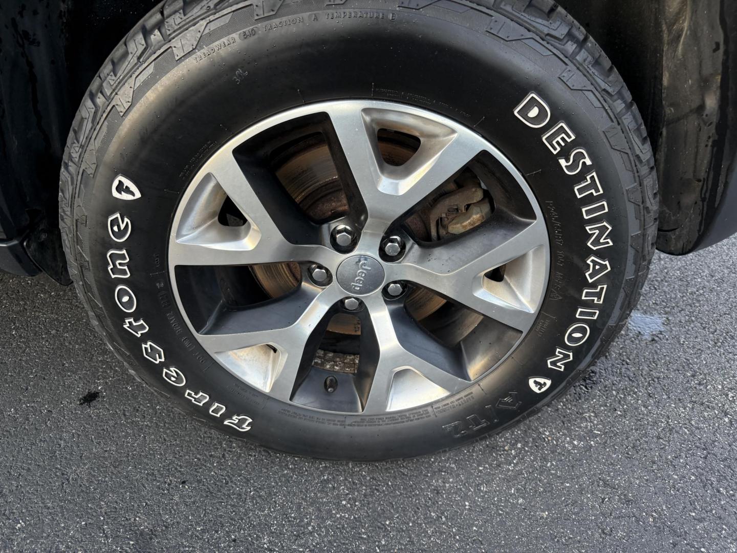 2016 Black /Black Jeep Cherokee Trailhawk 4WD (1C4PJMBS1GW) with an 3.2L V6 DOHC 24V engine, 9A transmission, located at 11115 Chardon Rd. , Chardon, OH, 44024, (440) 214-9705, 41.580246, -81.241943 - This 2016 Jeep Cherokee Trailhawk 4WD is powered by a robust 3.2L V6 engine paired with a 9-speed automatic transmission, delivering strong off-road capability with features like Jeep Active Drive Lock and a locking rear differential. Inside, it offers a leather interior, heated front seats, power d - Photo#12