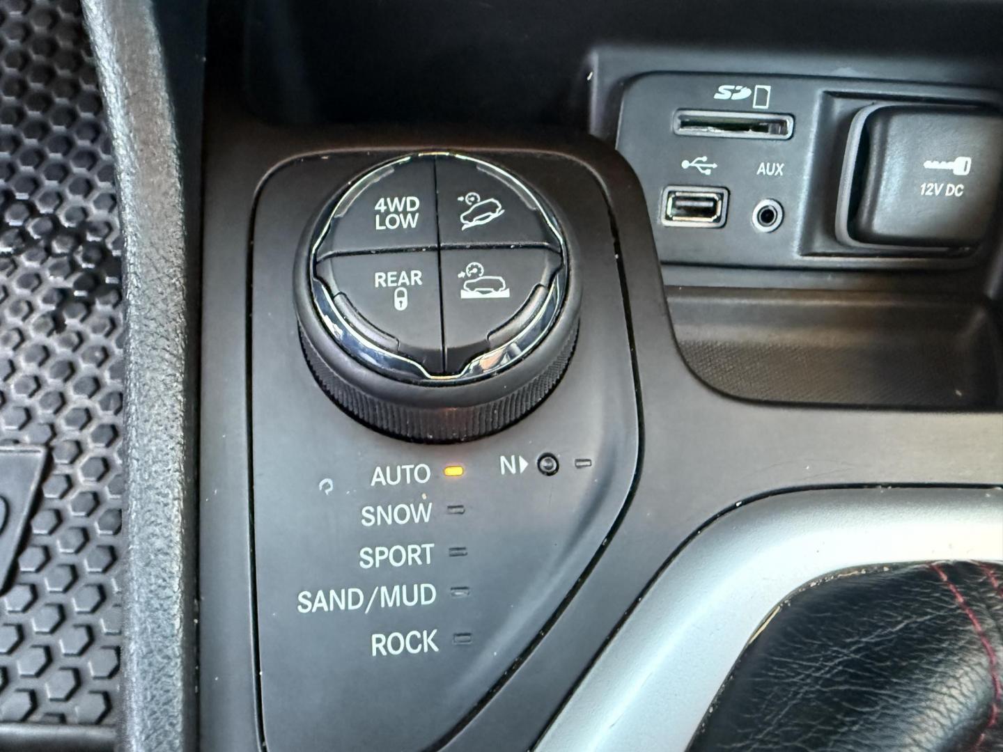 2016 Black /Black Jeep Cherokee Trailhawk 4WD (1C4PJMBS1GW) with an 3.2L V6 DOHC 24V engine, 9A transmission, located at 11115 Chardon Rd. , Chardon, OH, 44024, (440) 214-9705, 41.580246, -81.241943 - This 2016 Jeep Cherokee Trailhawk 4WD is powered by a robust 3.2L V6 engine paired with a 9-speed automatic transmission, delivering strong off-road capability with features like Jeep Active Drive Lock and a locking rear differential. Inside, it offers a leather interior, heated front seats, power d - Photo#32