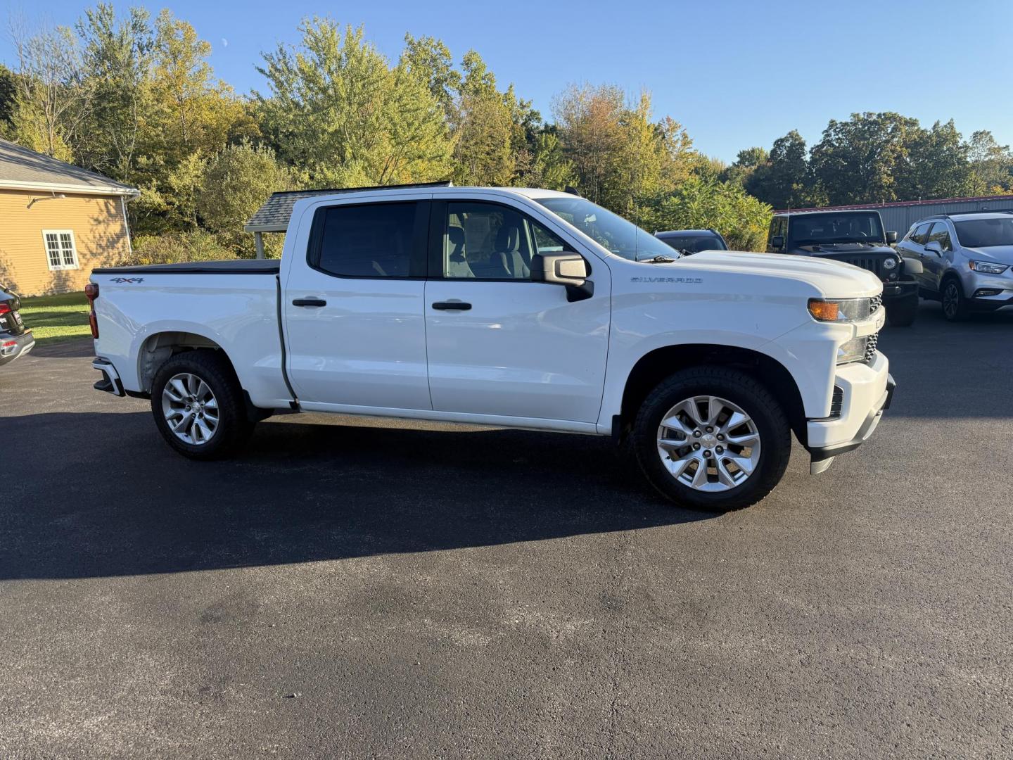 2019 White /Black Chevrolet Silverado 1500 Custom Crew Cab Short Box 4WD (1GCUYBEF9KZ) with an 5.3L V8 OHV 16V engine, 6A transmission, located at 11115 Chardon Rd. , Chardon, OH, 44024, (440) 214-9705, 41.580246, -81.241943 - This 2019 Chevrolet Silverado 1500 Custom Crew Cab is a capable full-size pickup powered by a 5.3L EcoTec3 V8 engine paired with a 6-speed automatic transmission and 3.42 rear gearing, delivering strong performance and a 9,500-pound towing capacity. It features on-demand 4WD, a G80 locking rear diff - Photo#3