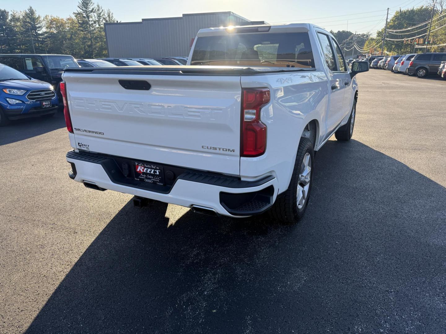 2019 White /Black Chevrolet Silverado 1500 Custom Crew Cab Short Box 4WD (1GCUYBEF9KZ) with an 5.3L V8 OHV 16V engine, 6A transmission, located at 11115 Chardon Rd. , Chardon, OH, 44024, (440) 214-9705, 41.580246, -81.241943 - This 2019 Chevrolet Silverado 1500 Custom Crew Cab is a capable full-size pickup powered by a 5.3L EcoTec3 V8 engine paired with a 6-speed automatic transmission and 3.42 rear gearing, delivering strong performance and a 9,500-pound towing capacity. It features on-demand 4WD, a G80 locking rear diff - Photo#7