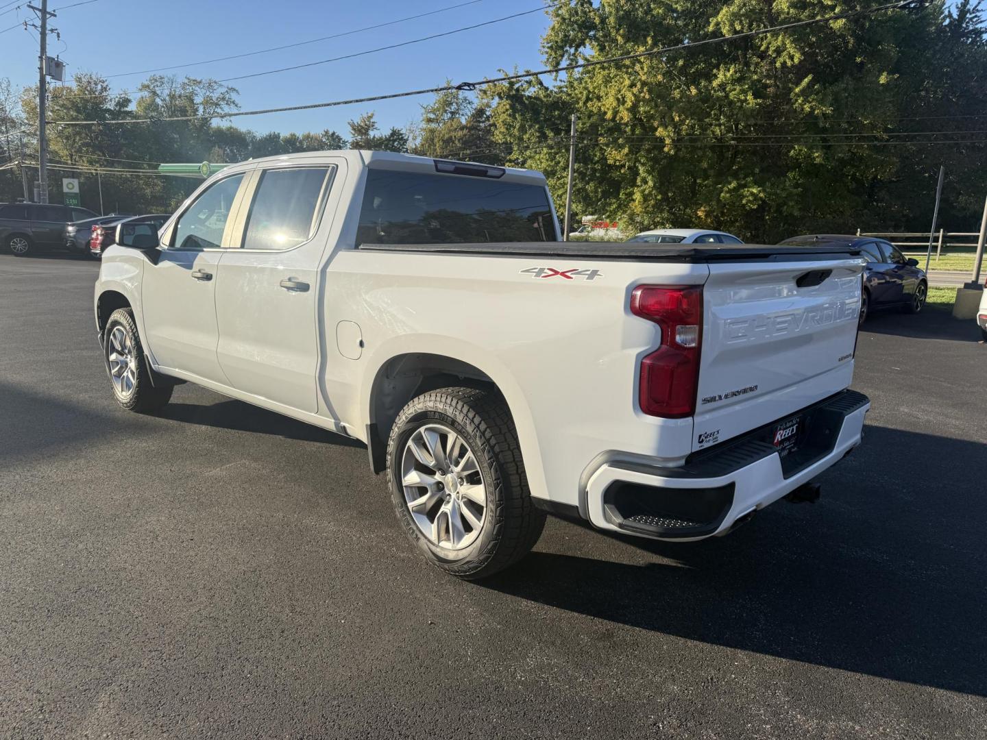 2019 White /Black Chevrolet Silverado 1500 Custom Crew Cab Short Box 4WD (1GCUYBEF9KZ) with an 5.3L V8 OHV 16V engine, 6A transmission, located at 11115 Chardon Rd. , Chardon, OH, 44024, (440) 214-9705, 41.580246, -81.241943 - This 2019 Chevrolet Silverado 1500 Custom Crew Cab is a capable full-size pickup powered by a 5.3L EcoTec3 V8 engine paired with a 6-speed automatic transmission and 3.42 rear gearing, delivering strong performance and a 9,500-pound towing capacity. It features on-demand 4WD, a G80 locking rear diff - Photo#10