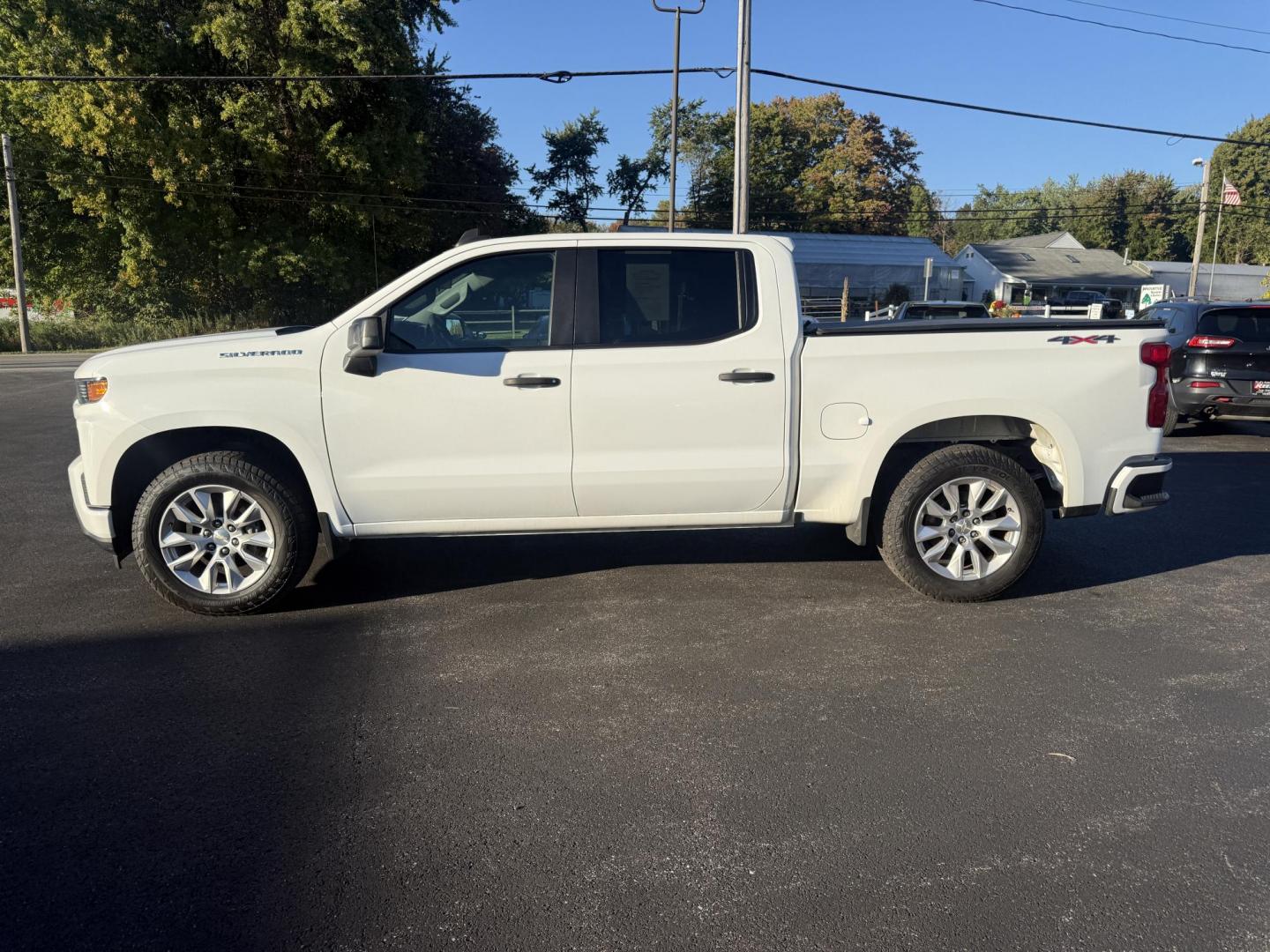 2019 White /Black Chevrolet Silverado 1500 Custom Crew Cab Short Box 4WD (1GCUYBEF9KZ) with an 5.3L V8 OHV 16V engine, 6A transmission, located at 11115 Chardon Rd. , Chardon, OH, 44024, (440) 214-9705, 41.580246, -81.241943 - This 2019 Chevrolet Silverado 1500 Custom Crew Cab is a capable full-size pickup powered by a 5.3L EcoTec3 V8 engine paired with a 6-speed automatic transmission and 3.42 rear gearing, delivering strong performance and a 9,500-pound towing capacity. It features on-demand 4WD, a G80 locking rear diff - Photo#13