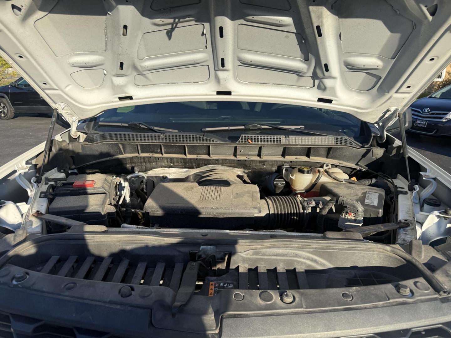 2019 White /Black Chevrolet Silverado 1500 Custom Crew Cab Short Box 4WD (1GCUYBEF9KZ) with an 5.3L V8 OHV 16V engine, 6A transmission, located at 11115 Chardon Rd. , Chardon, OH, 44024, (440) 214-9705, 41.580246, -81.241943 - This 2019 Chevrolet Silverado 1500 Custom Crew Cab is a capable full-size pickup powered by a 5.3L EcoTec3 V8 engine paired with a 6-speed automatic transmission and 3.42 rear gearing, delivering strong performance and a 9,500-pound towing capacity. It features on-demand 4WD, a G80 locking rear diff - Photo#15
