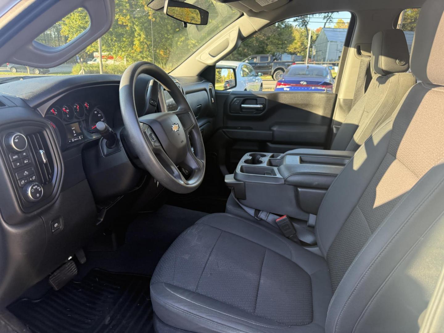 2019 White /Black Chevrolet Silverado 1500 Custom Crew Cab Short Box 4WD (1GCUYBEF9KZ) with an 5.3L V8 OHV 16V engine, 6A transmission, located at 11115 Chardon Rd. , Chardon, OH, 44024, (440) 214-9705, 41.580246, -81.241943 - This 2019 Chevrolet Silverado 1500 Custom Crew Cab is a capable full-size pickup powered by a 5.3L EcoTec3 V8 engine paired with a 6-speed automatic transmission and 3.42 rear gearing, delivering strong performance and a 9,500-pound towing capacity. It features on-demand 4WD, a G80 locking rear diff - Photo#16