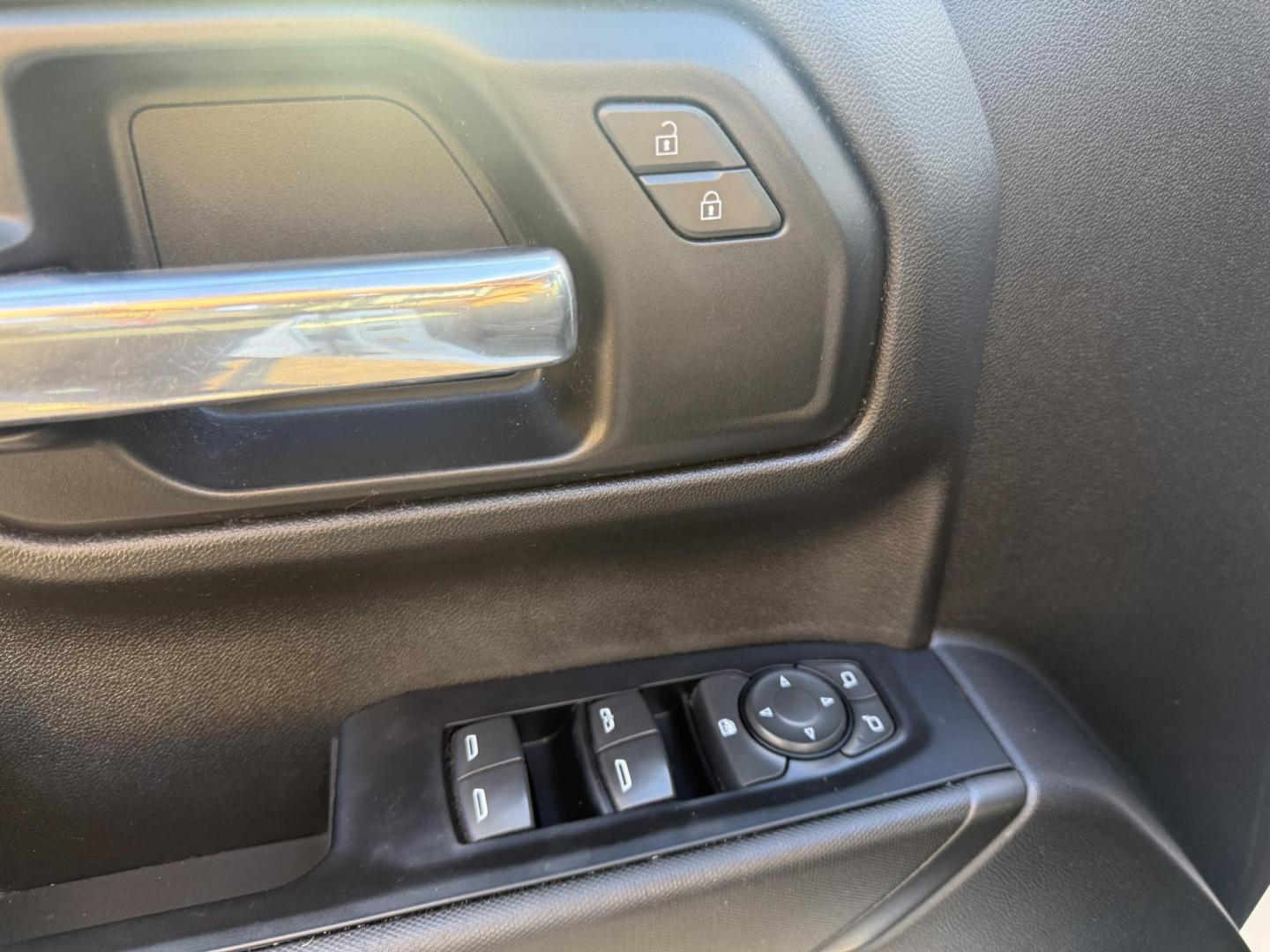 2019 White /Black Chevrolet Silverado 1500 Custom Crew Cab Short Box 4WD (1GCUYBEF9KZ) with an 5.3L V8 OHV 16V engine, 6A transmission, located at 11115 Chardon Rd. , Chardon, OH, 44024, (440) 214-9705, 41.580246, -81.241943 - This 2019 Chevrolet Silverado 1500 Custom Crew Cab is a capable full-size pickup powered by a 5.3L EcoTec3 V8 engine paired with a 6-speed automatic transmission and 3.42 rear gearing, delivering strong performance and a 9,500-pound towing capacity. It features on-demand 4WD, a G80 locking rear diff - Photo#18