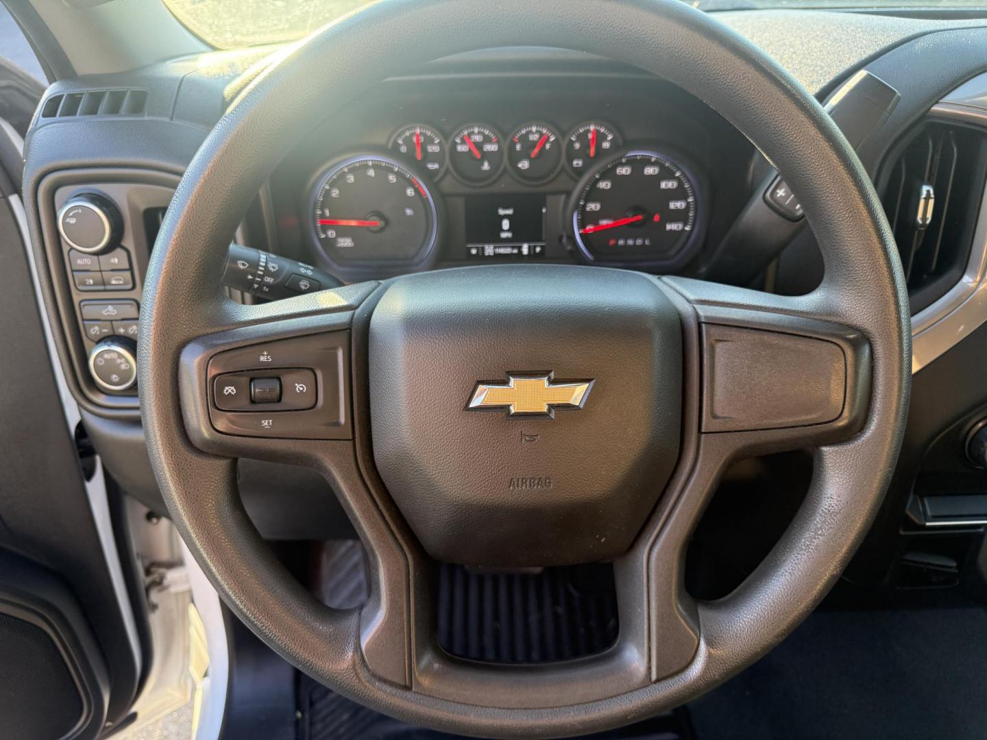2019 White /Black Chevrolet Silverado 1500 Custom Crew Cab Short Box 4WD (1GCUYBEF9KZ) with an 5.3L V8 OHV 16V engine, 6A transmission, located at 11115 Chardon Rd. , Chardon, OH, 44024, (440) 214-9705, 41.580246, -81.241943 - This 2019 Chevrolet Silverado 1500 Custom Crew Cab is a capable full-size pickup powered by a 5.3L EcoTec3 V8 engine paired with a 6-speed automatic transmission and 3.42 rear gearing, delivering strong performance and a 9,500-pound towing capacity. It features on-demand 4WD, a G80 locking rear diff - Photo#24