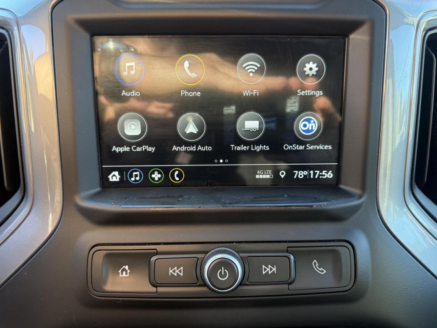 2019 White /Black Chevrolet Silverado 1500 Custom Crew Cab Short Box 4WD (1GCUYBEF9KZ) with an 5.3L V8 OHV 16V engine, 6A transmission, located at 11115 Chardon Rd. , Chardon, OH, 44024, (440) 214-9705, 41.580246, -81.241943 - This 2019 Chevrolet Silverado 1500 Custom Crew Cab is a capable full-size pickup powered by a 5.3L EcoTec3 V8 engine paired with a 6-speed automatic transmission and 3.42 rear gearing, delivering strong performance and a 9,500-pound towing capacity. It features on-demand 4WD, a G80 locking rear diff - Photo#27