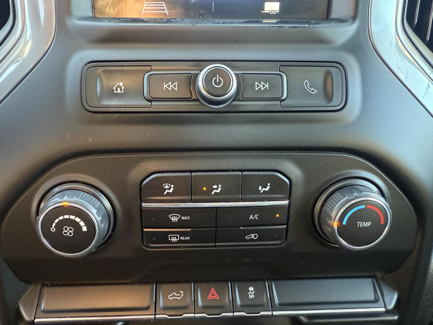 2019 White /Black Chevrolet Silverado 1500 Custom Crew Cab Short Box 4WD (1GCUYBEF9KZ) with an 5.3L V8 OHV 16V engine, 6A transmission, located at 11115 Chardon Rd. , Chardon, OH, 44024, (440) 214-9705, 41.580246, -81.241943 - This 2019 Chevrolet Silverado 1500 Custom Crew Cab is a capable full-size pickup powered by a 5.3L EcoTec3 V8 engine paired with a 6-speed automatic transmission and 3.42 rear gearing, delivering strong performance and a 9,500-pound towing capacity. It features on-demand 4WD, a G80 locking rear diff - Photo#28