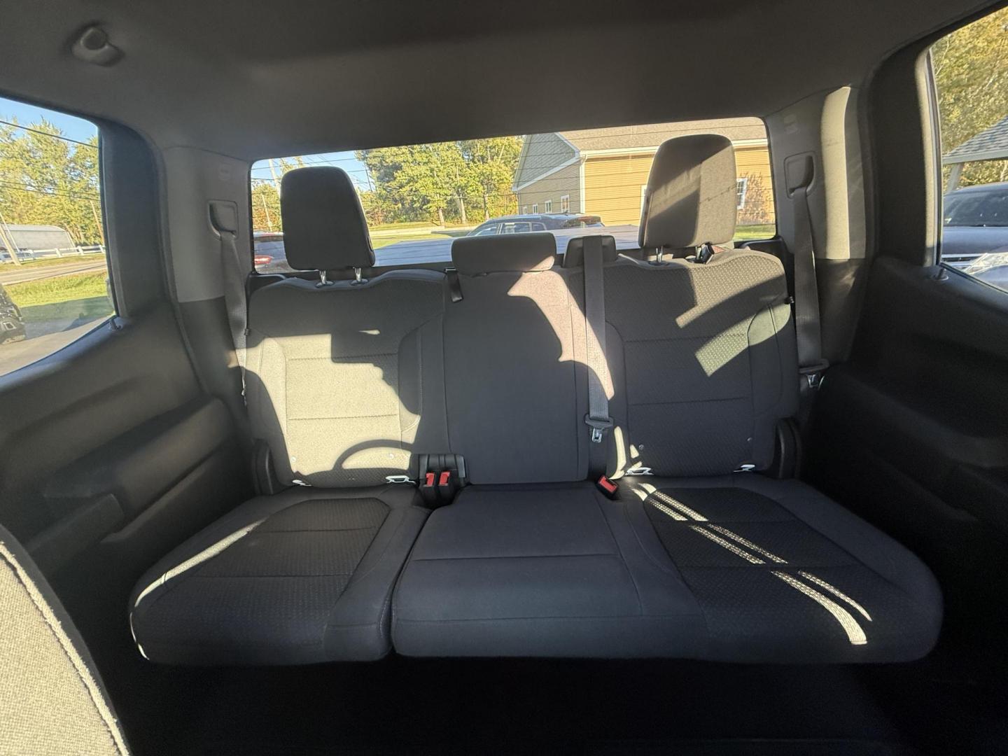 2019 White /Black Chevrolet Silverado 1500 Custom Crew Cab Short Box 4WD (1GCUYBEF9KZ) with an 5.3L V8 OHV 16V engine, 6A transmission, located at 11115 Chardon Rd. , Chardon, OH, 44024, (440) 214-9705, 41.580246, -81.241943 - This 2019 Chevrolet Silverado 1500 Custom Crew Cab is a capable full-size pickup powered by a 5.3L EcoTec3 V8 engine paired with a 6-speed automatic transmission and 3.42 rear gearing, delivering strong performance and a 9,500-pound towing capacity. It features on-demand 4WD, a G80 locking rear diff - Photo#31