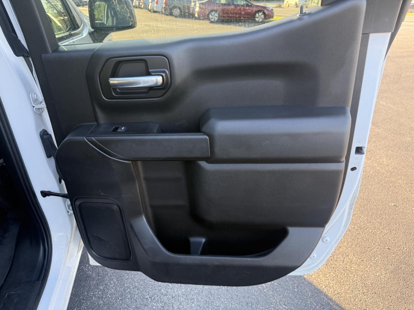 2019 White /Black Chevrolet Silverado 1500 Custom Crew Cab Short Box 4WD (1GCUYBEF9KZ) with an 5.3L V8 OHV 16V engine, 6A transmission, located at 11115 Chardon Rd. , Chardon, OH, 44024, (440) 214-9705, 41.580246, -81.241943 - This 2019 Chevrolet Silverado 1500 Custom Crew Cab is a capable full-size pickup powered by a 5.3L EcoTec3 V8 engine paired with a 6-speed automatic transmission and 3.42 rear gearing, delivering strong performance and a 9,500-pound towing capacity. It features on-demand 4WD, a G80 locking rear diff - Photo#37