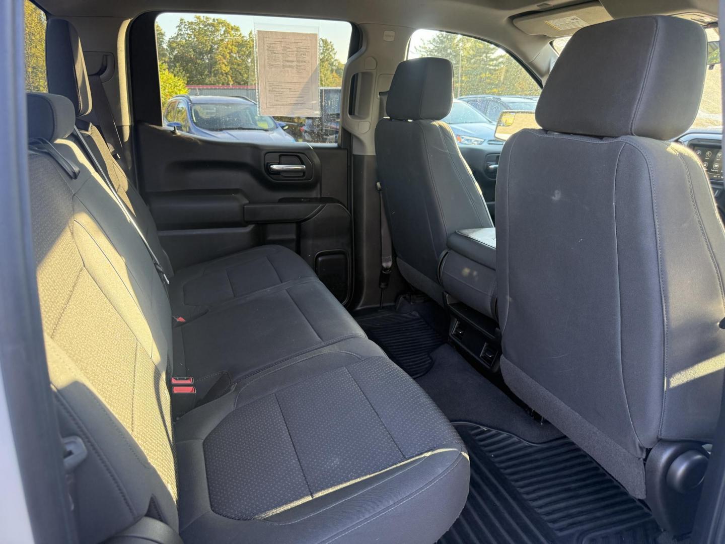 2019 White /Black Chevrolet Silverado 1500 Custom Crew Cab Short Box 4WD (1GCUYBEF9KZ) with an 5.3L V8 OHV 16V engine, 6A transmission, located at 11115 Chardon Rd. , Chardon, OH, 44024, (440) 214-9705, 41.580246, -81.241943 - This 2019 Chevrolet Silverado 1500 Custom Crew Cab is a capable full-size pickup powered by a 5.3L EcoTec3 V8 engine paired with a 6-speed automatic transmission and 3.42 rear gearing, delivering strong performance and a 9,500-pound towing capacity. It features on-demand 4WD, a G80 locking rear diff - Photo#36